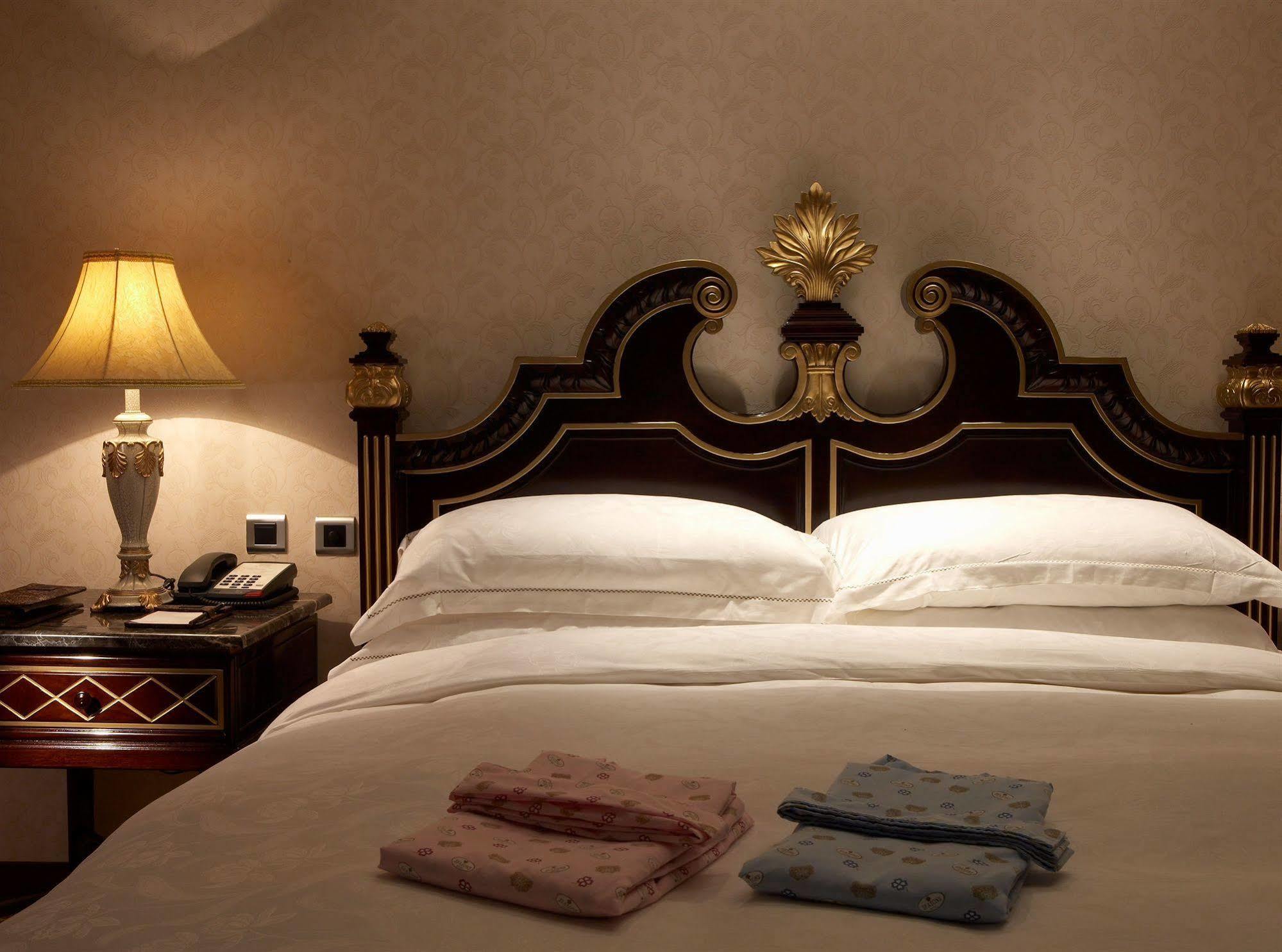 Royal Seasons Beitou Hotel 3*