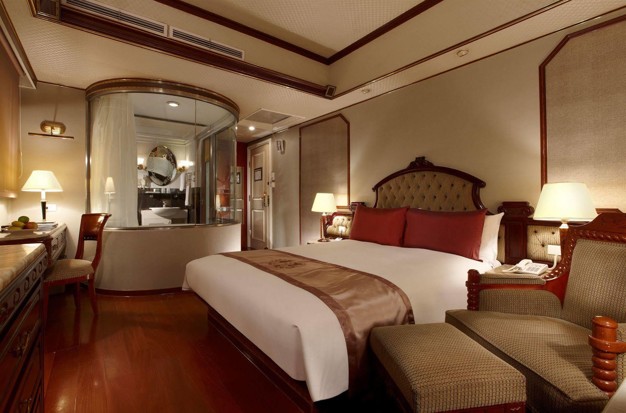 Charming Songshan Hotel 3*