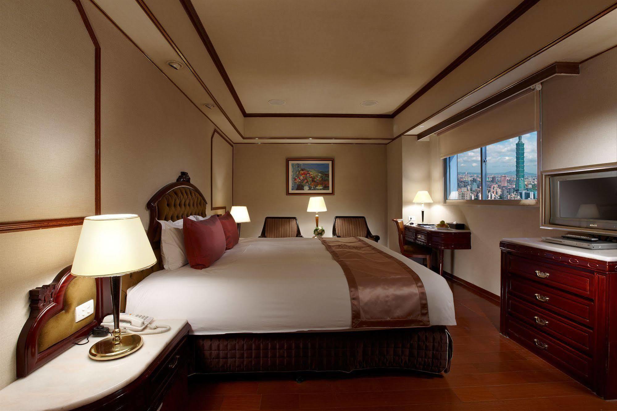 Charming Songshan Hotel 3*