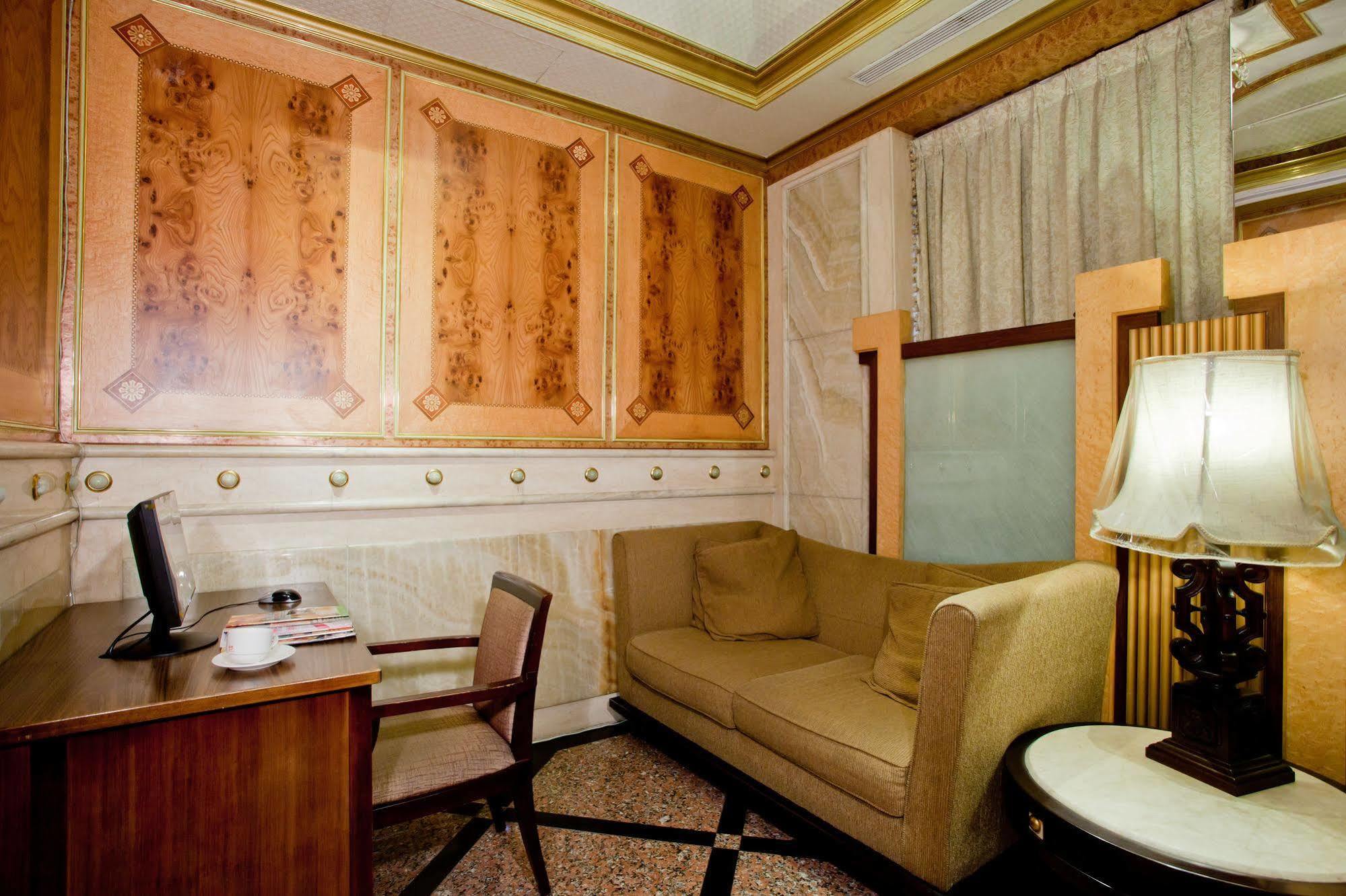 Hotel Charming Songshan 3*