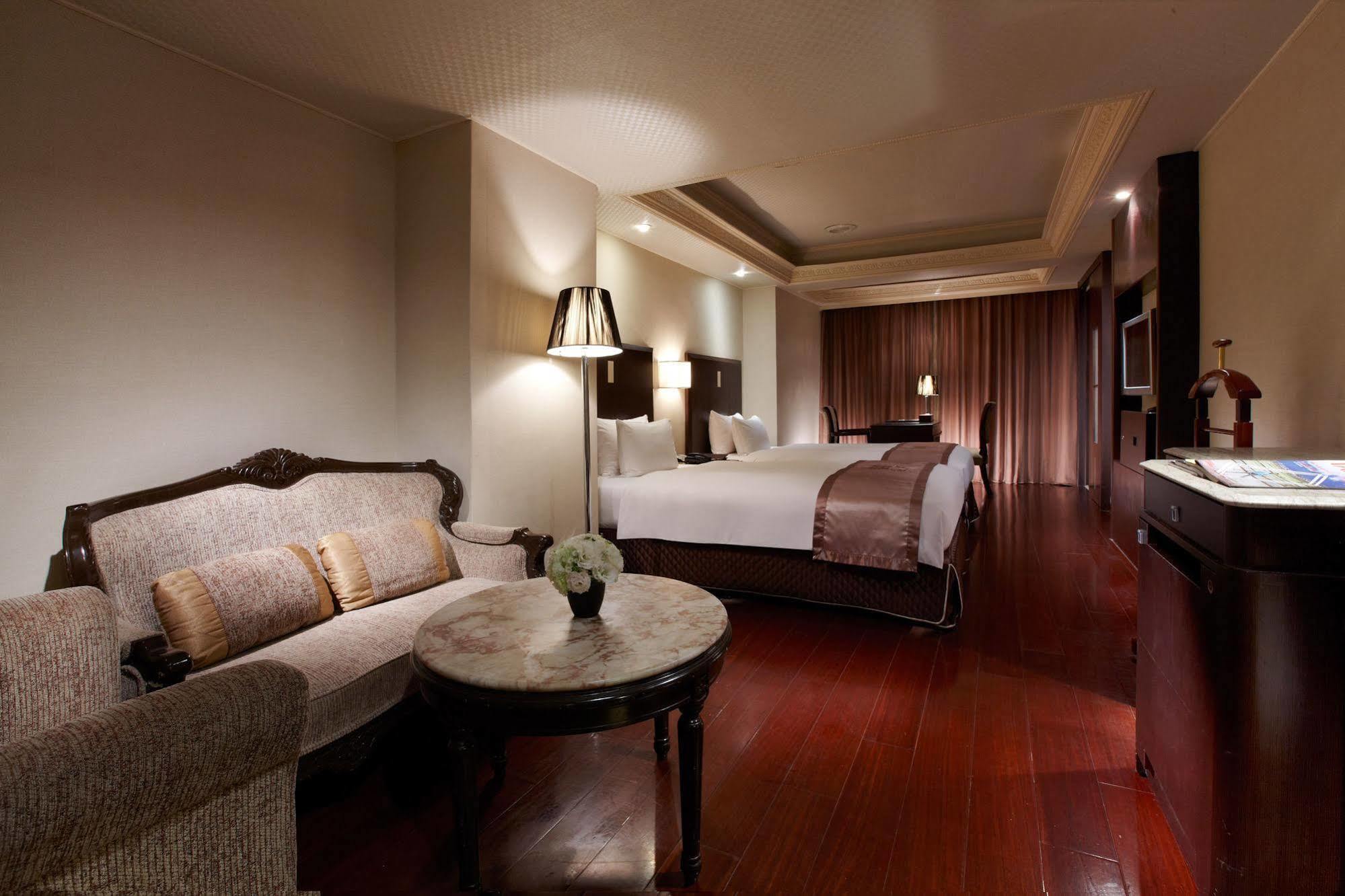 Hotel Charming City 3*