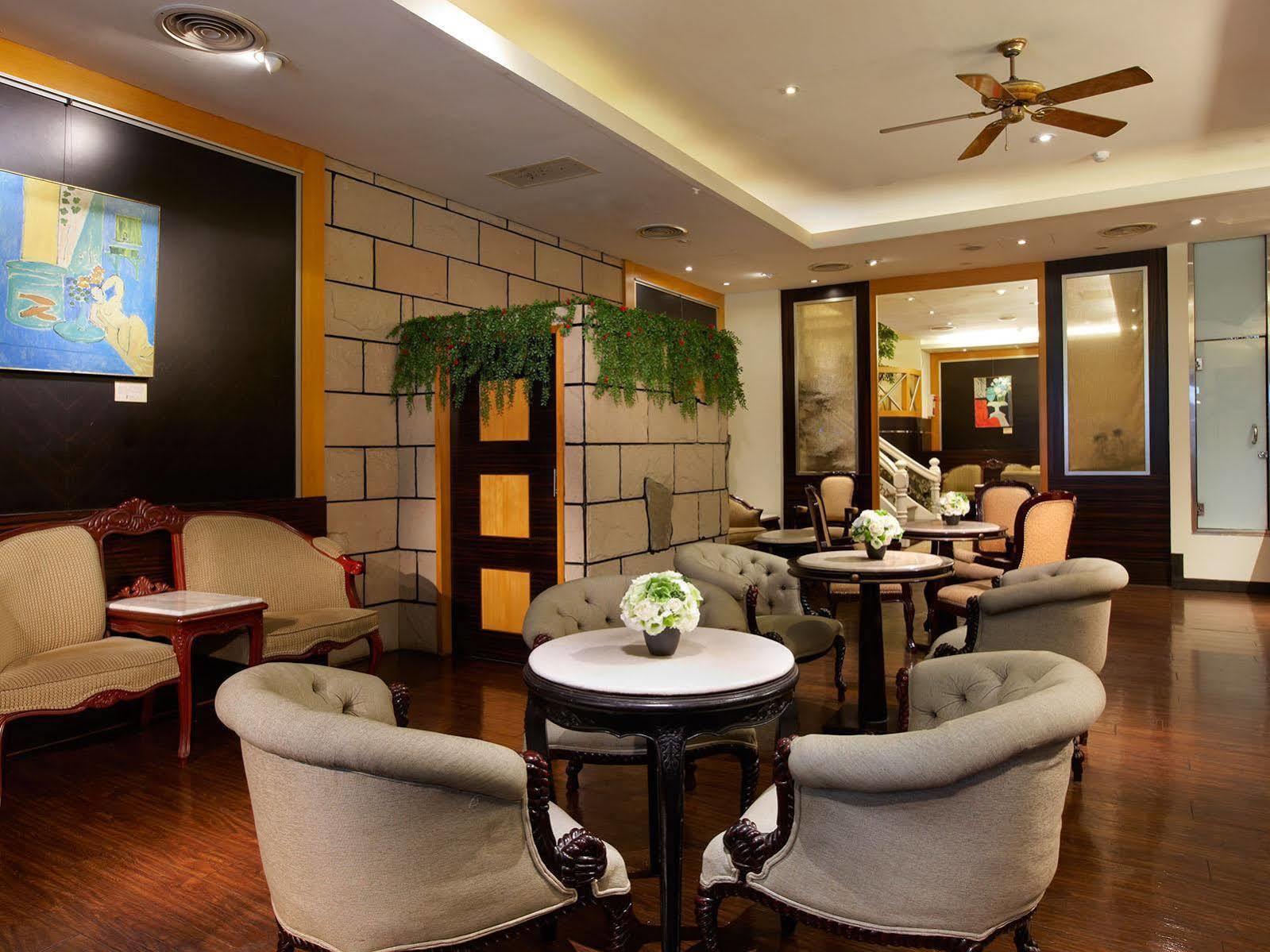 Hotel Happiness 3*