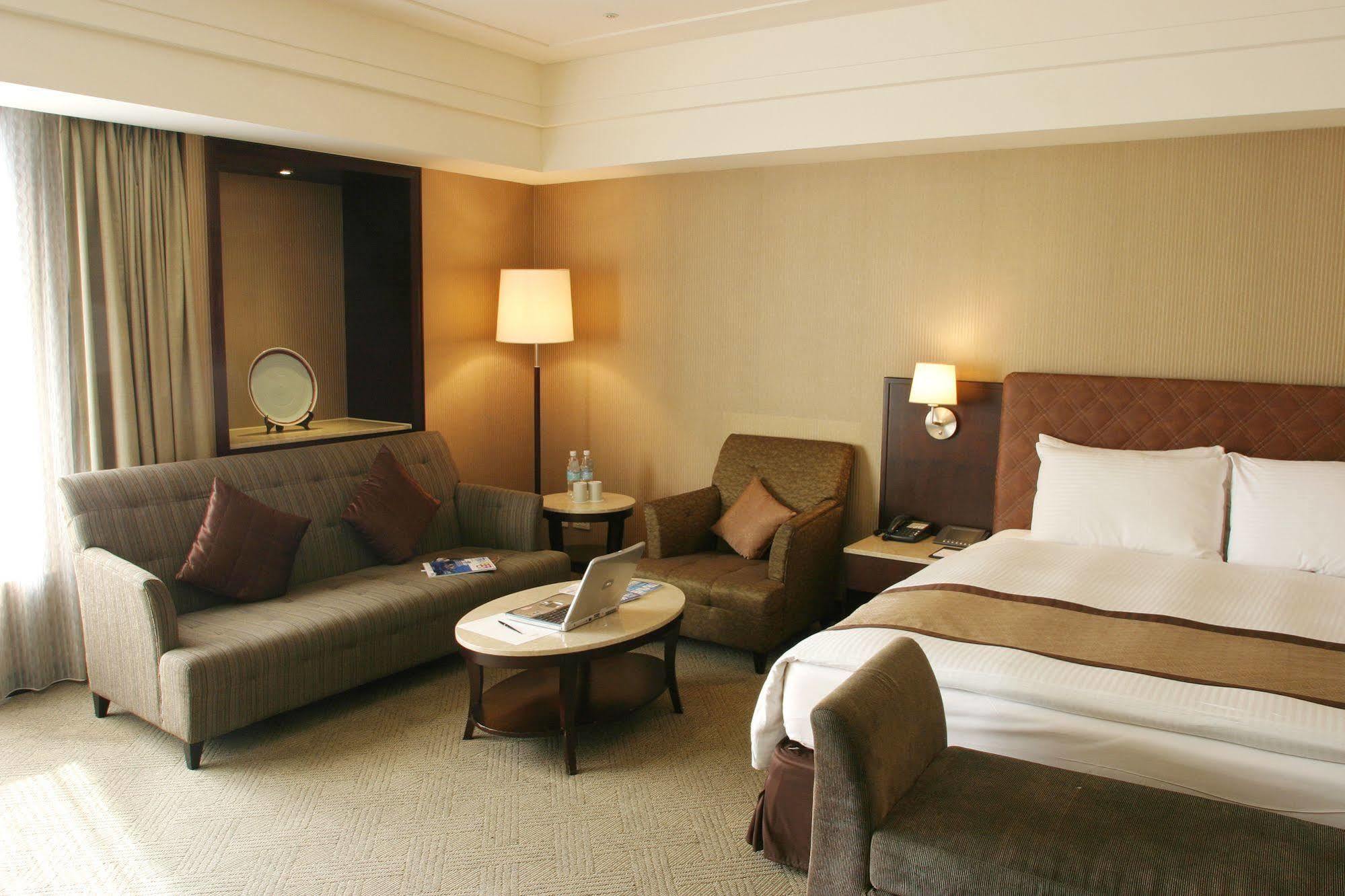 Grand Forward Hotel
