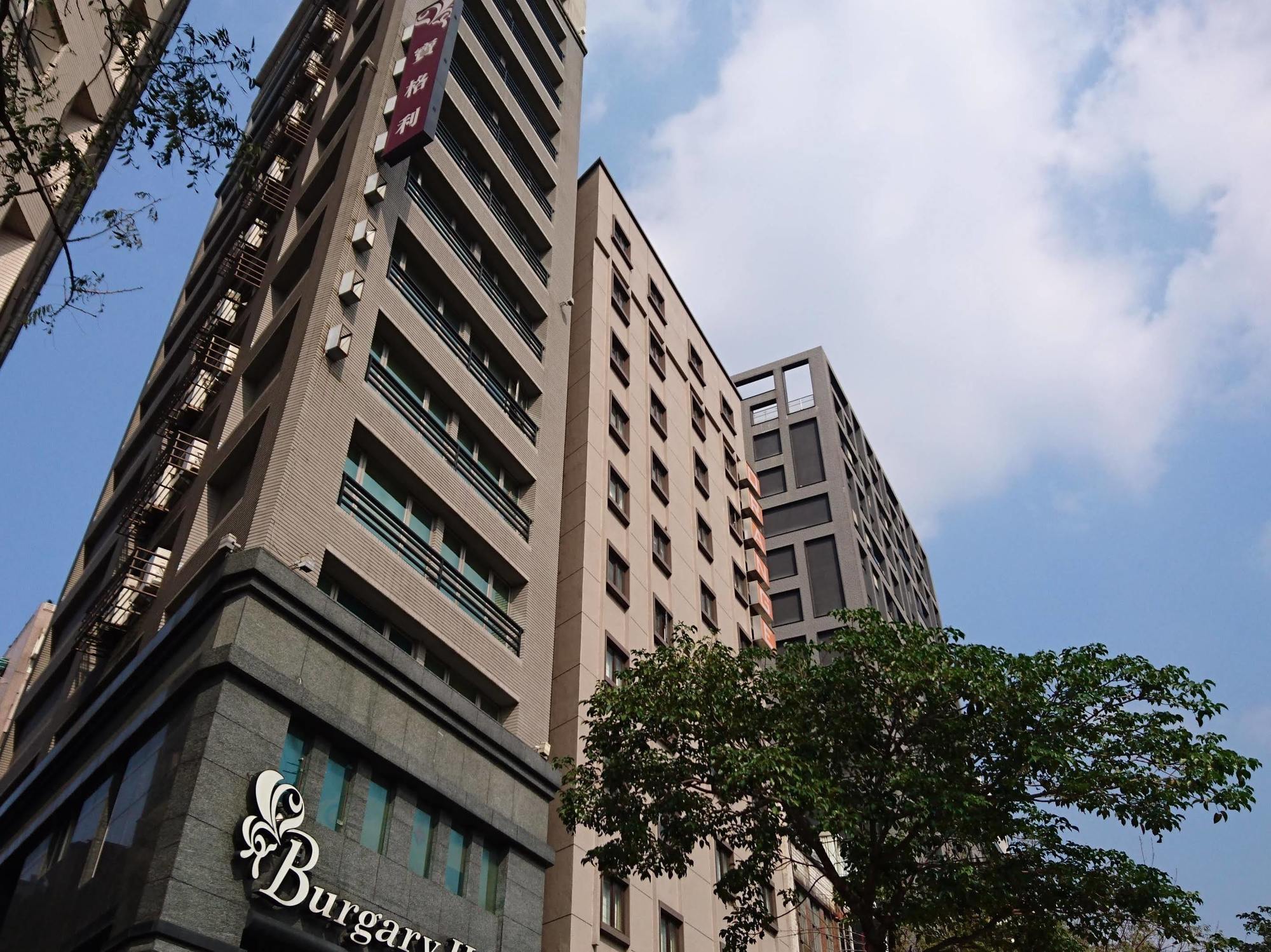 Burgary Hotel 3*
