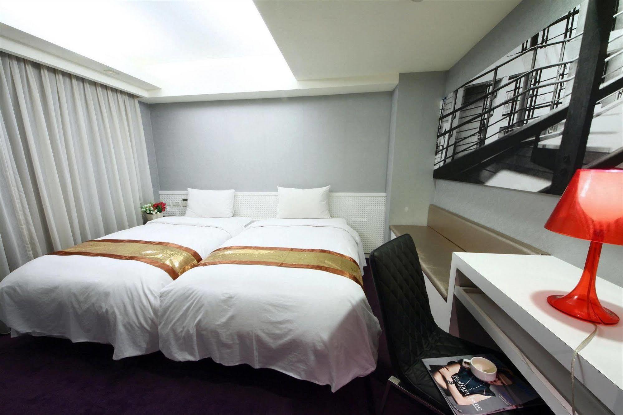 Hotel The Longstay