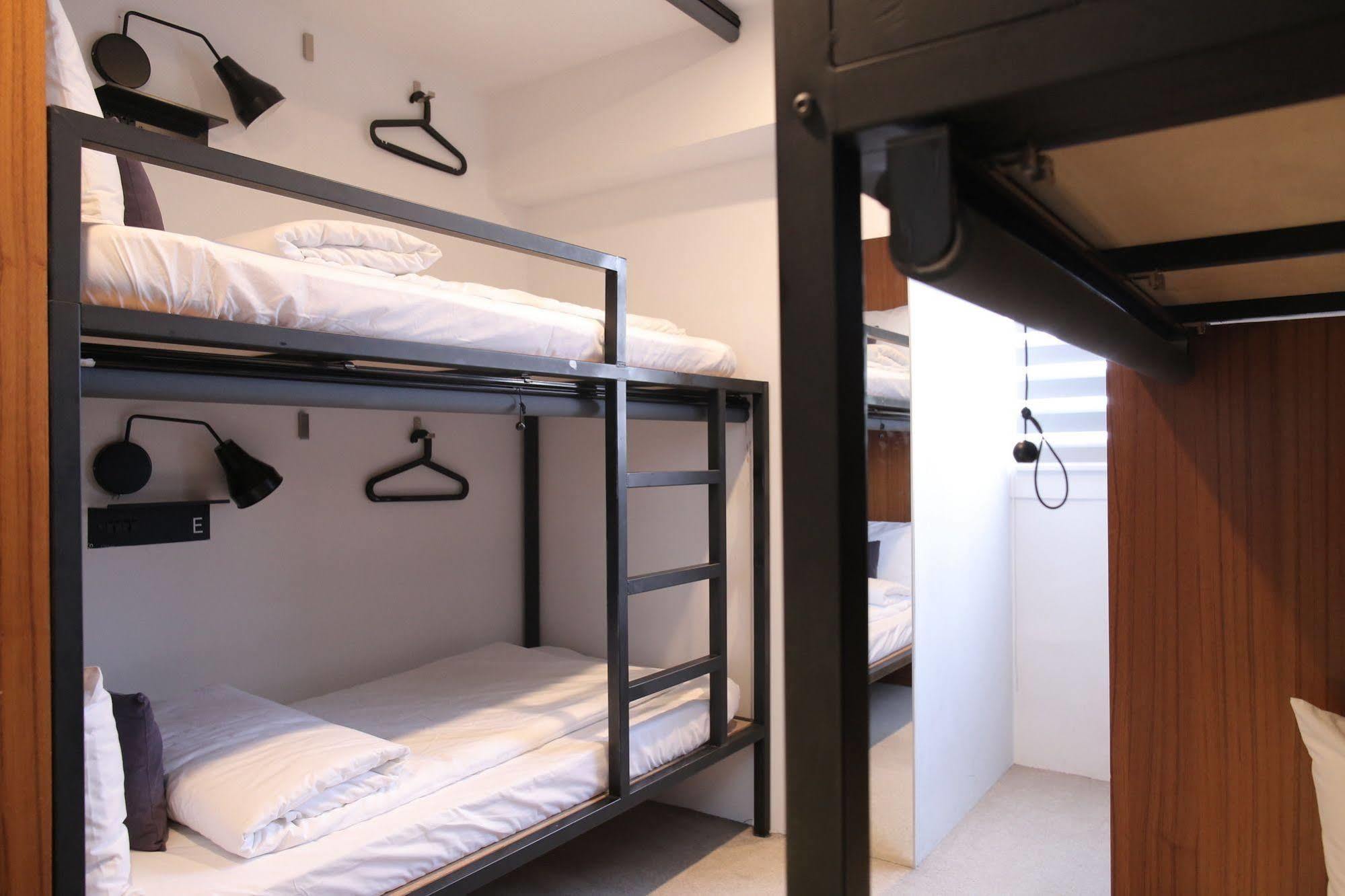 Daan Park Hostel