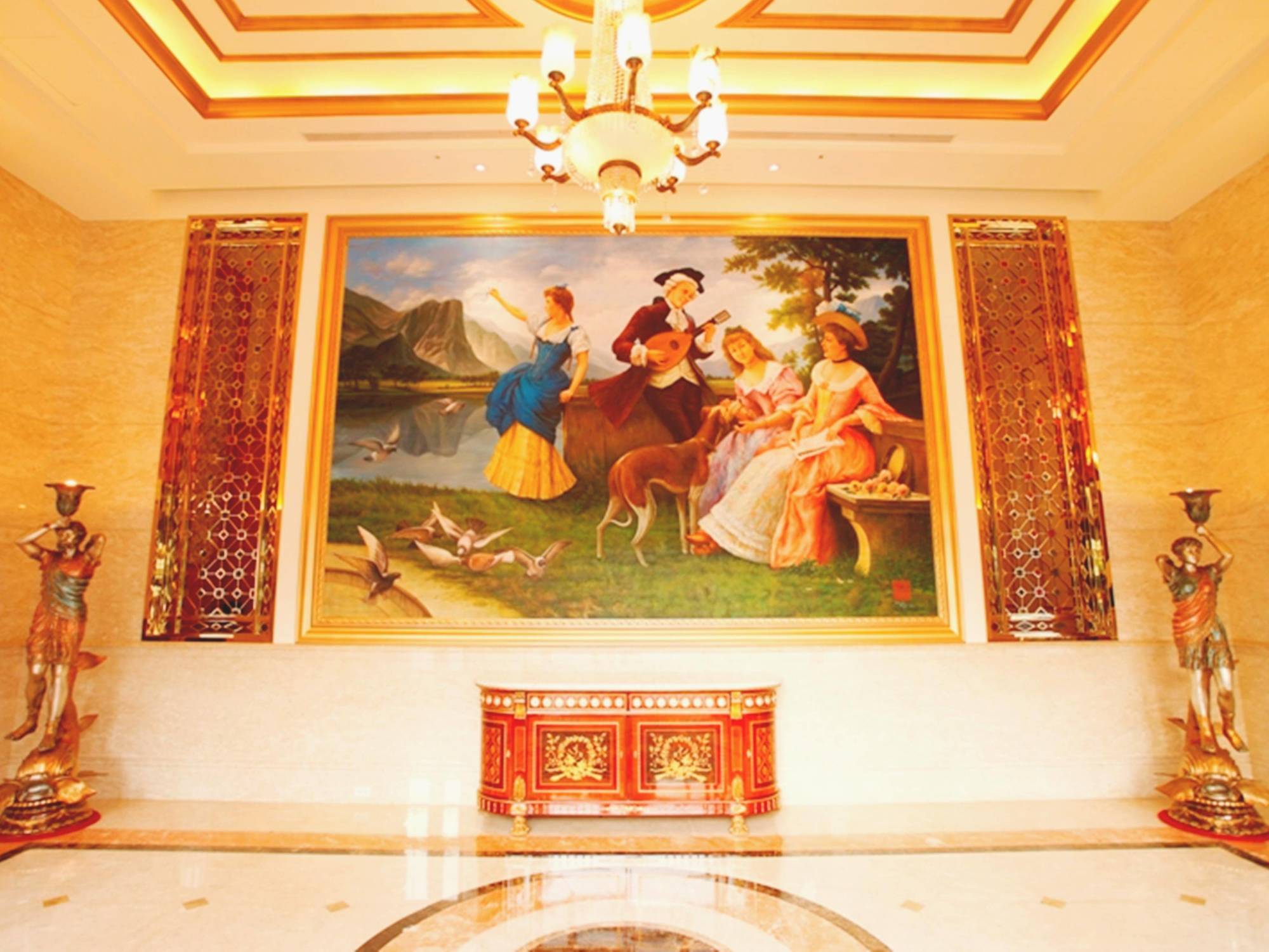 Capital Hotel 4*