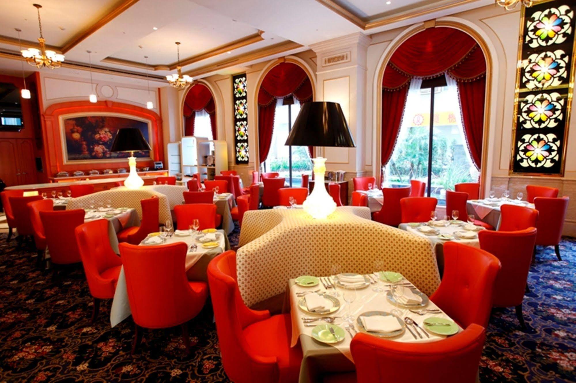 Capital Hotel 4*