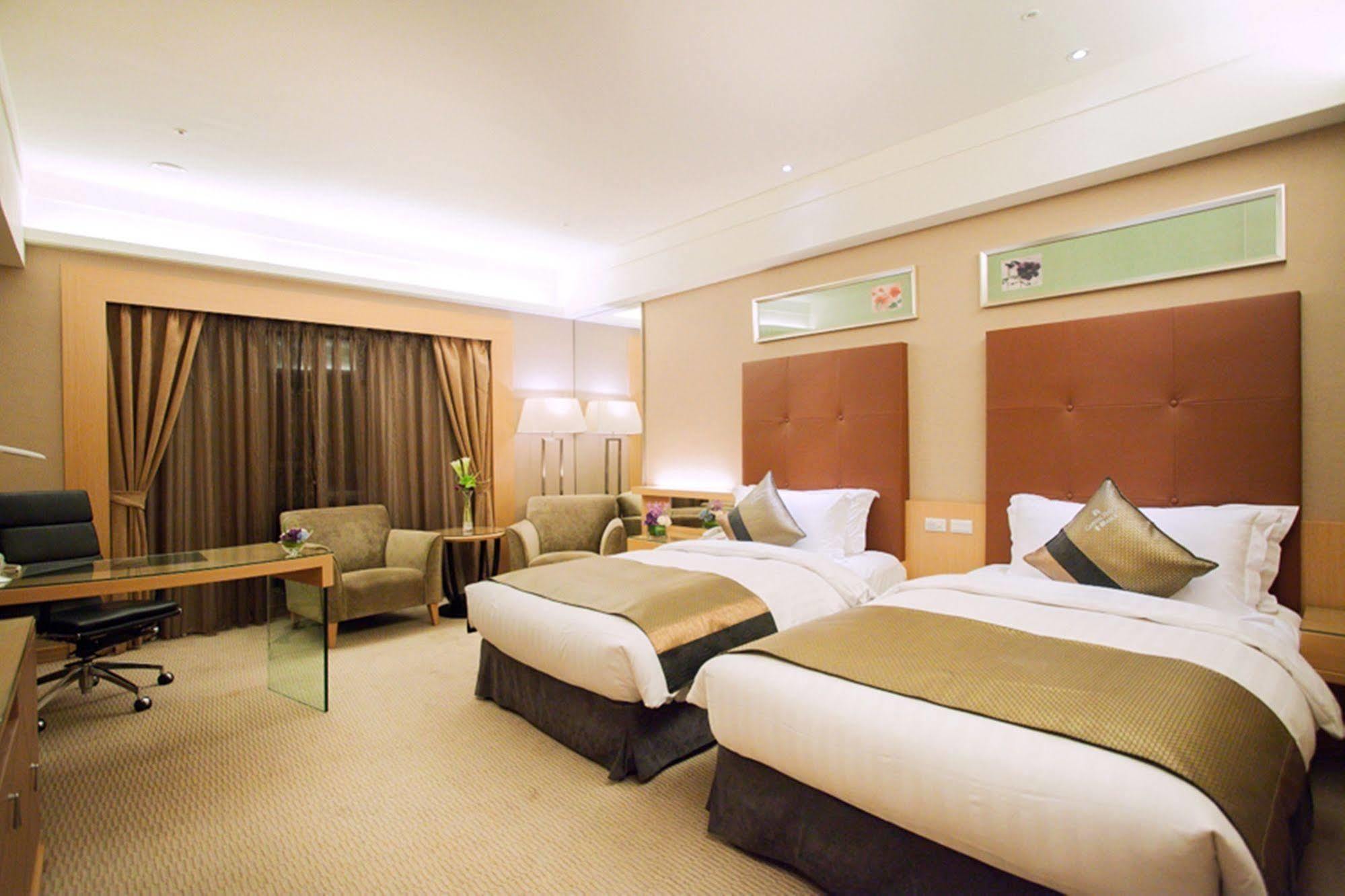 Capital Hotel 4*