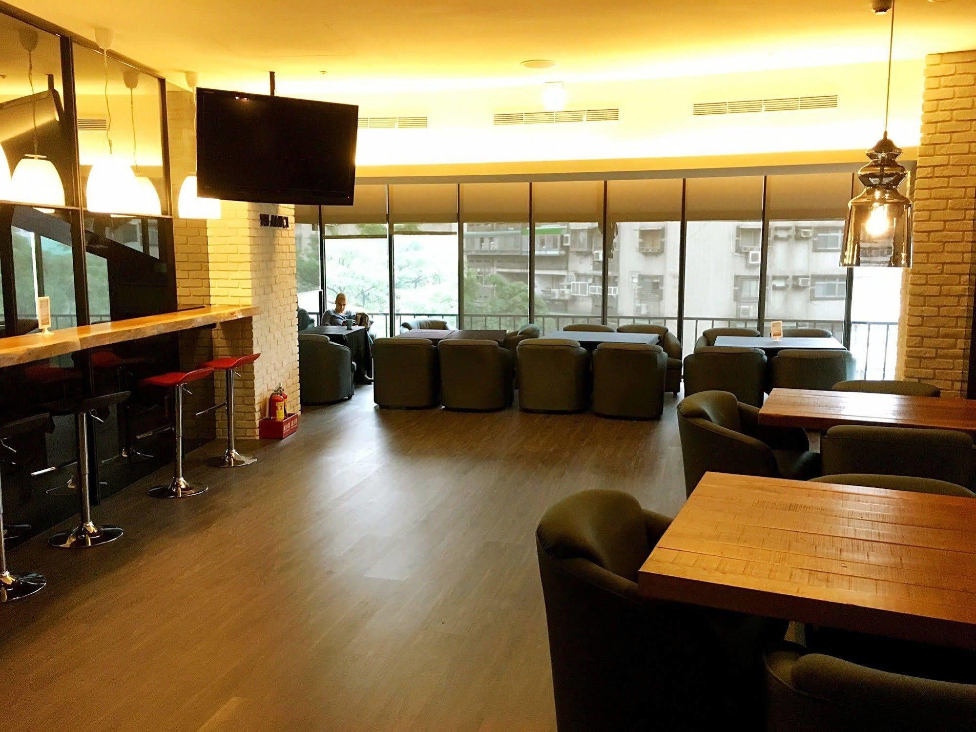Hotel Amici Six Star 3*