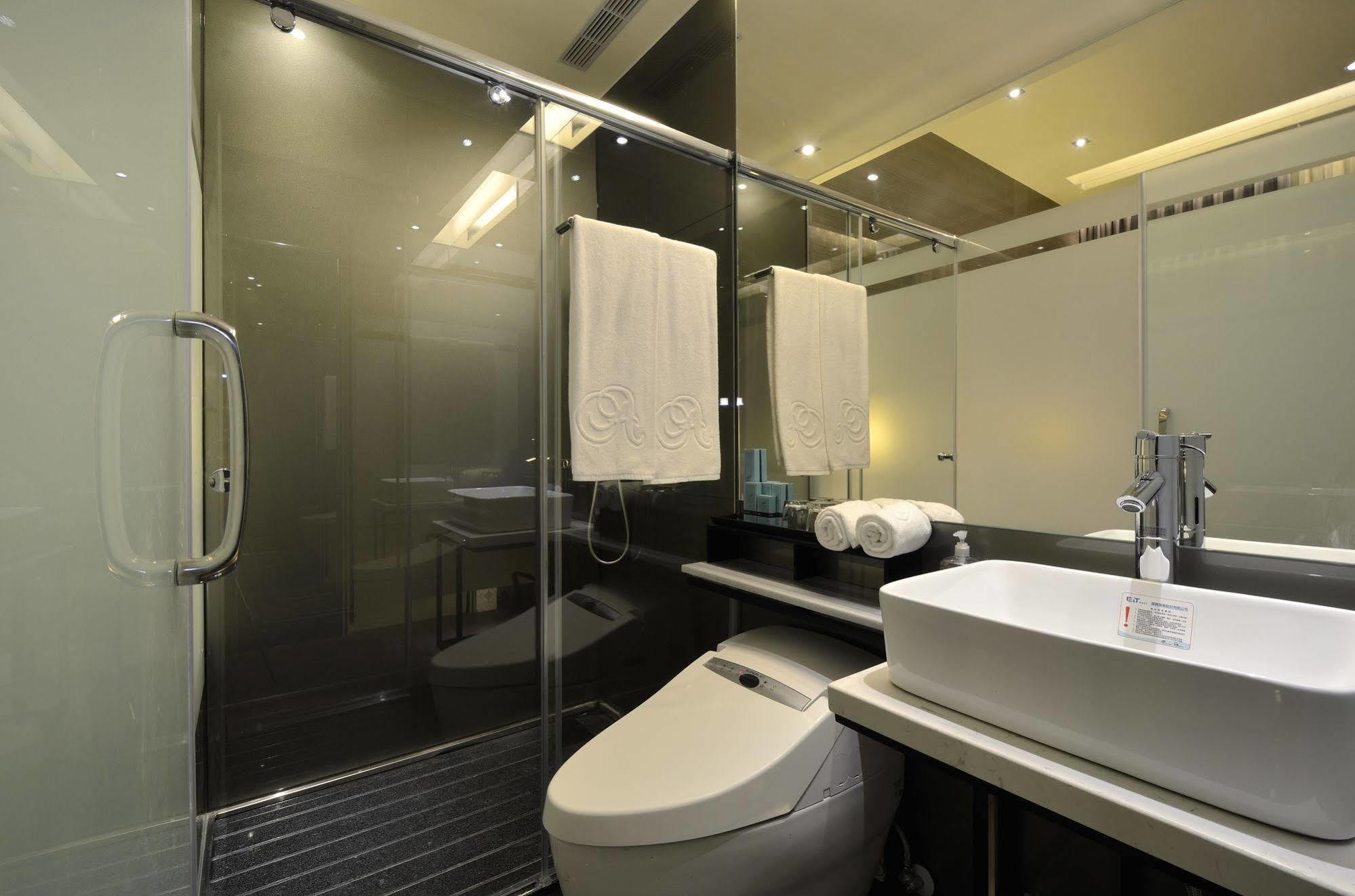 Amici Six Star Hotel Taipei