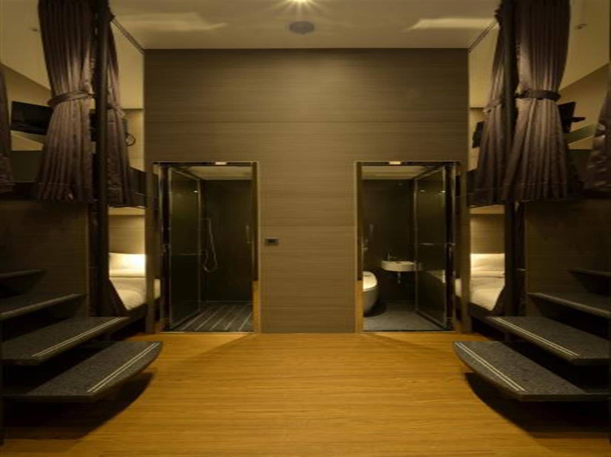 Amici Six Star Hotel 3*