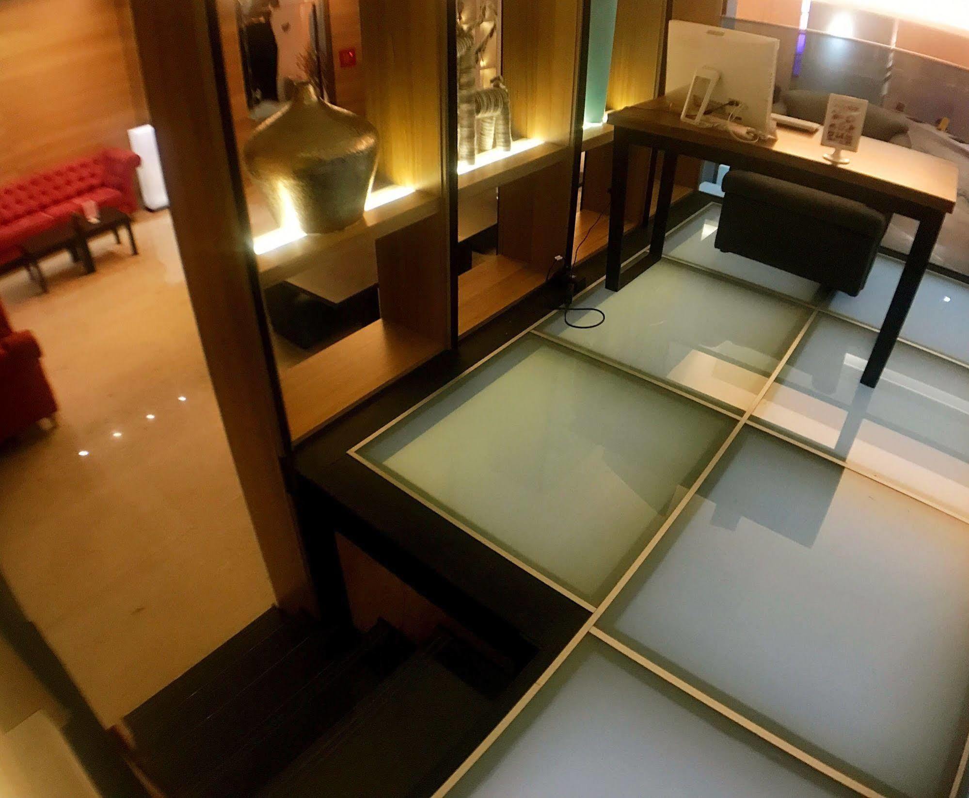 Amici Six Star 3* Taipei