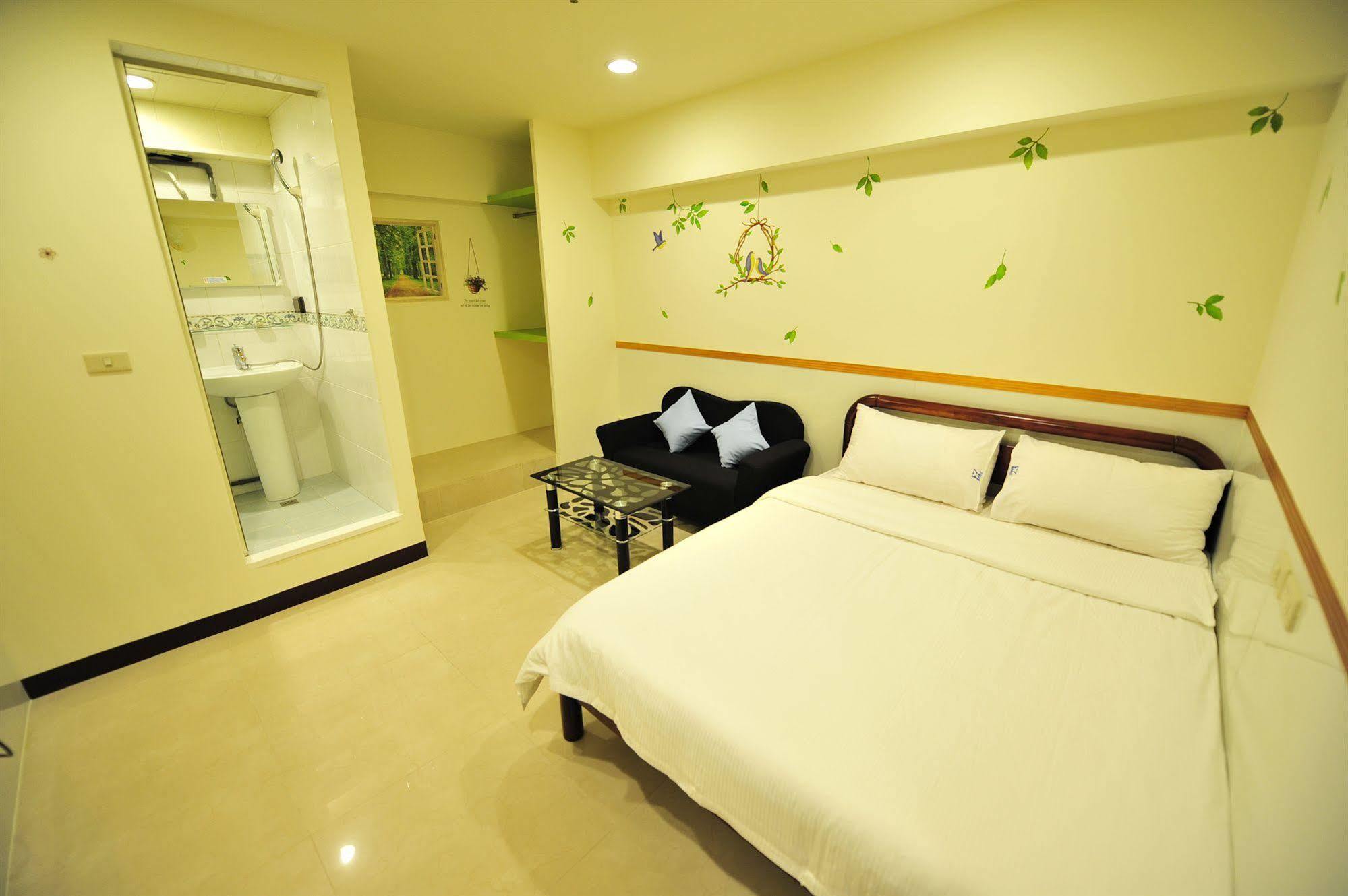 Ezbookers Dunhua Hotel