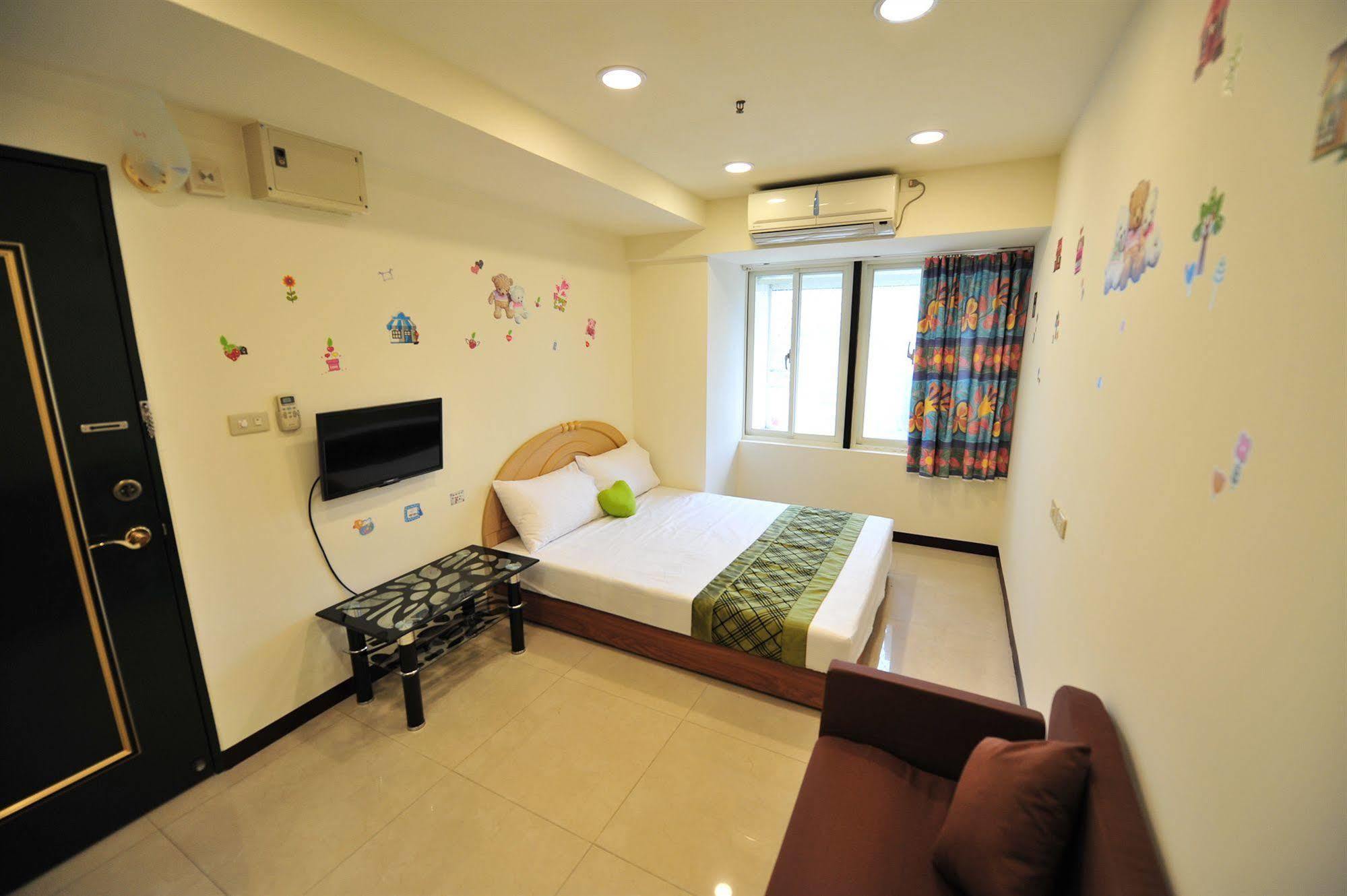 Ezbookers Dunhua Hotel 2*