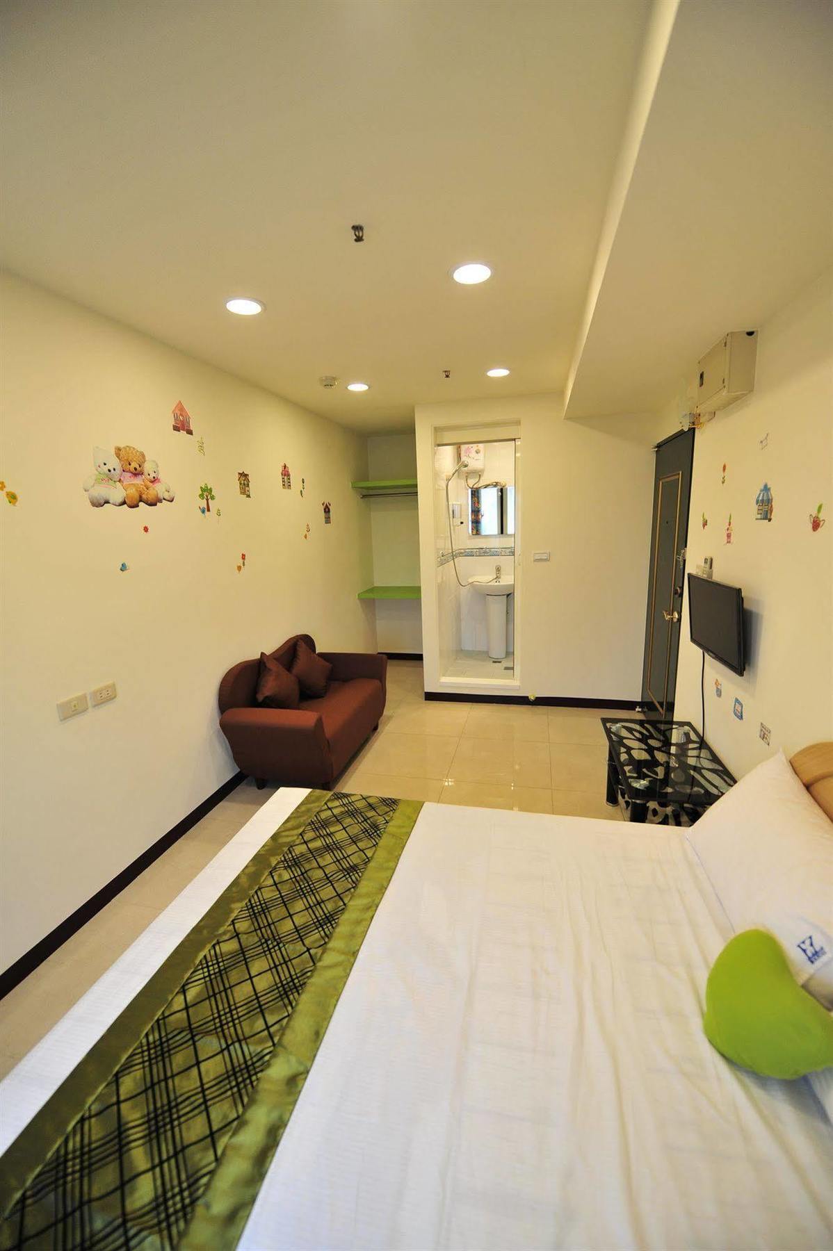 Hotel Ezbookers Dunhua 2*
