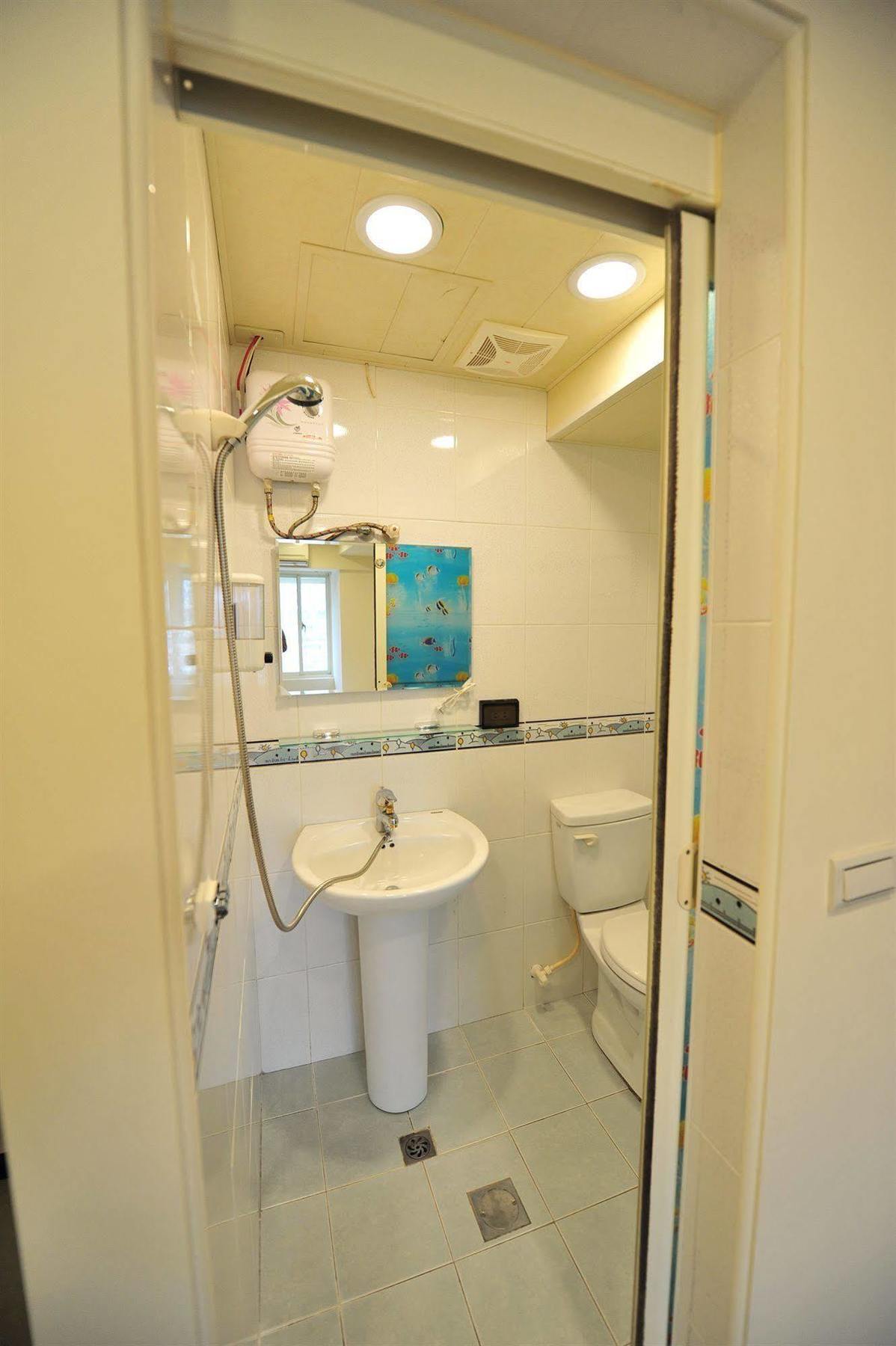 Ezbookers Dunhua Hotel