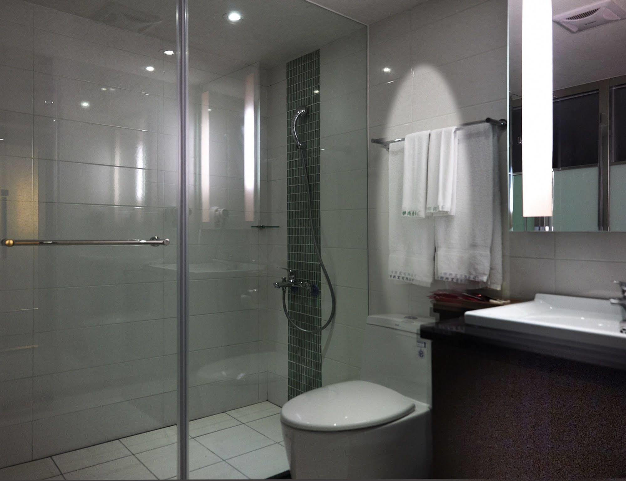 Link World Hotel 3*