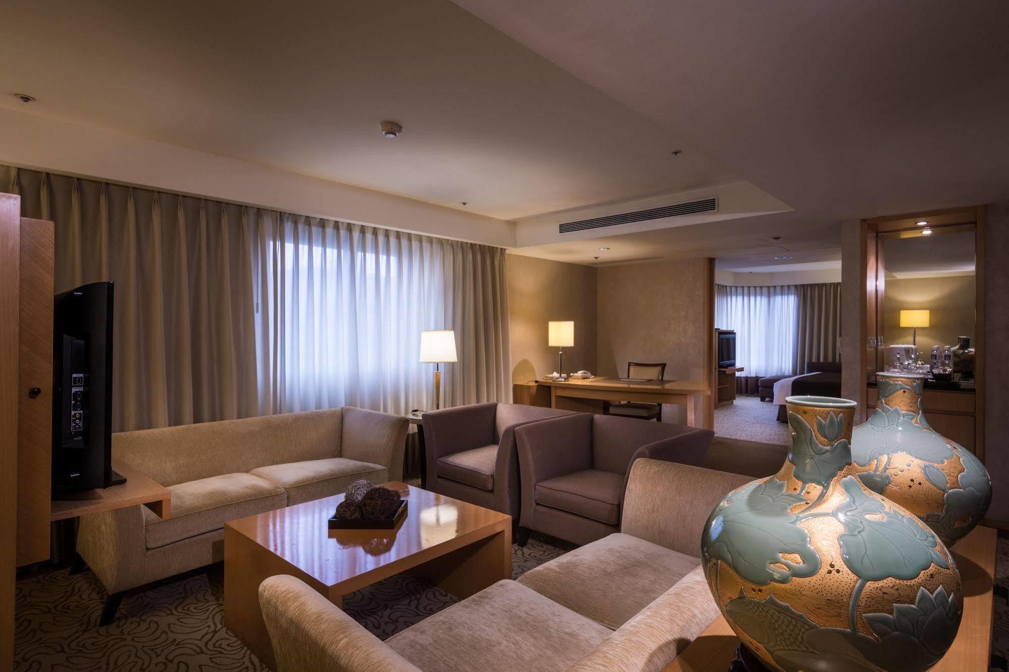 Fullerton - East Hotel