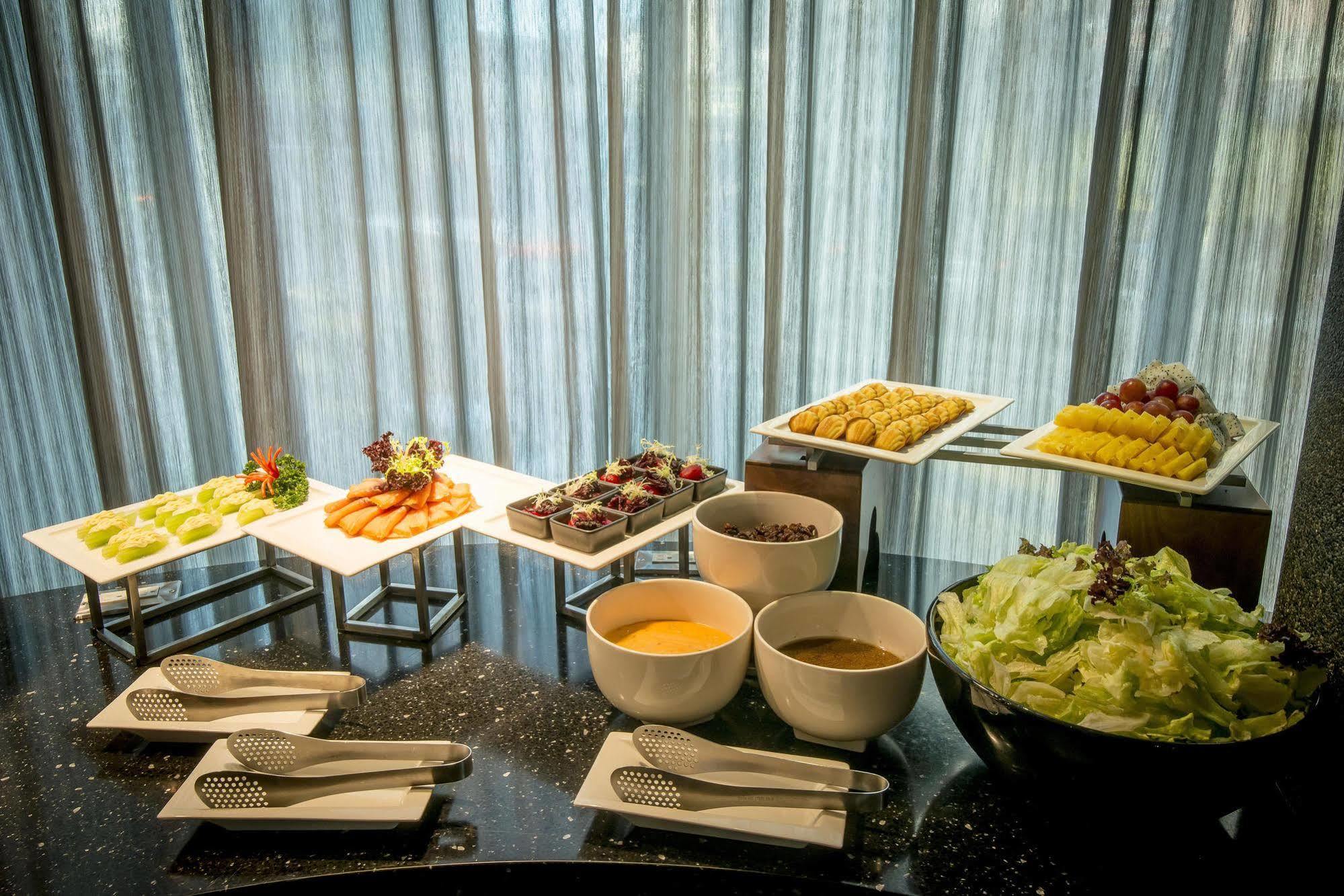 Check Nanjing Hotel 4*