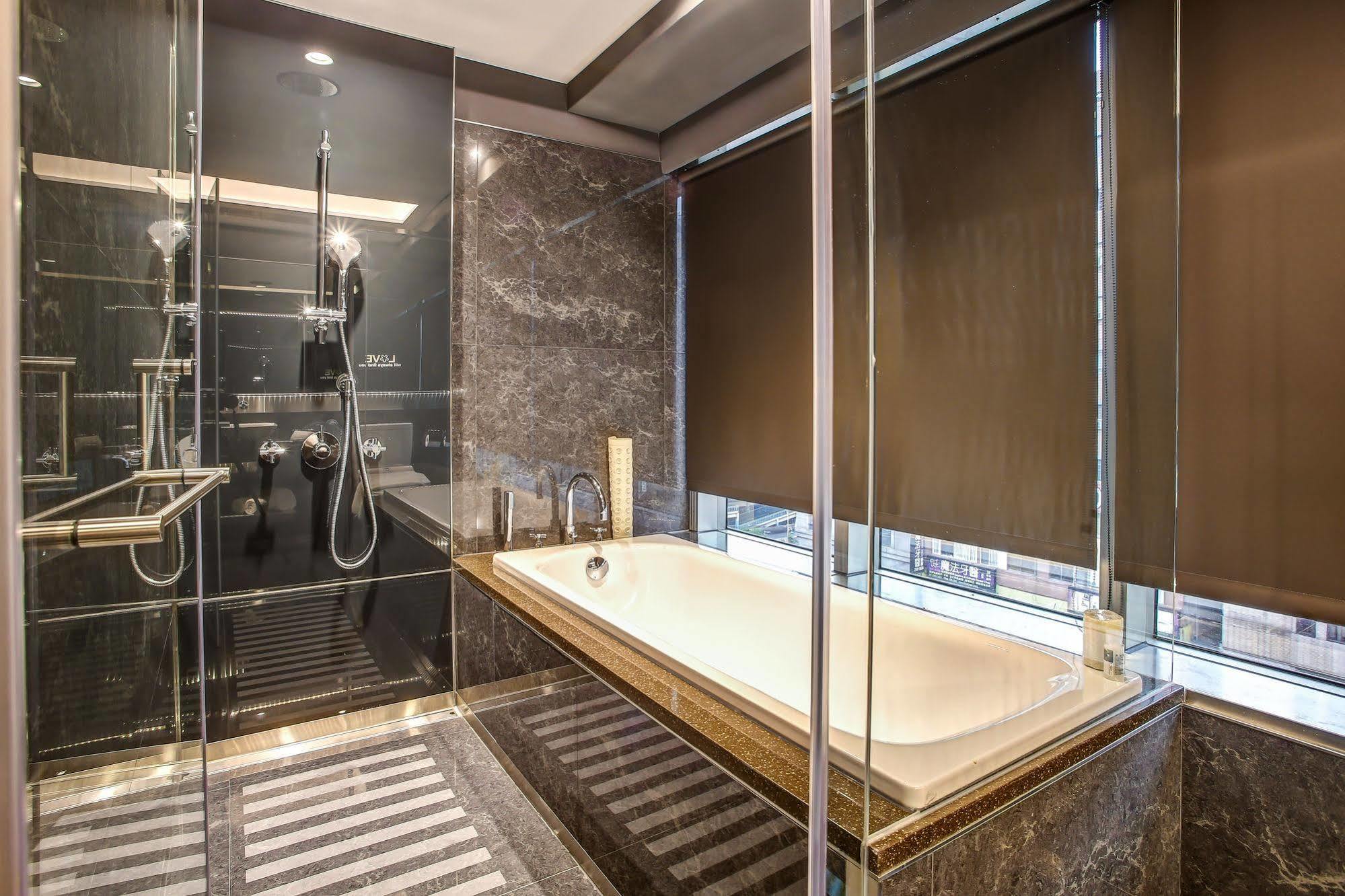 Check Nanjing Hotel 4*