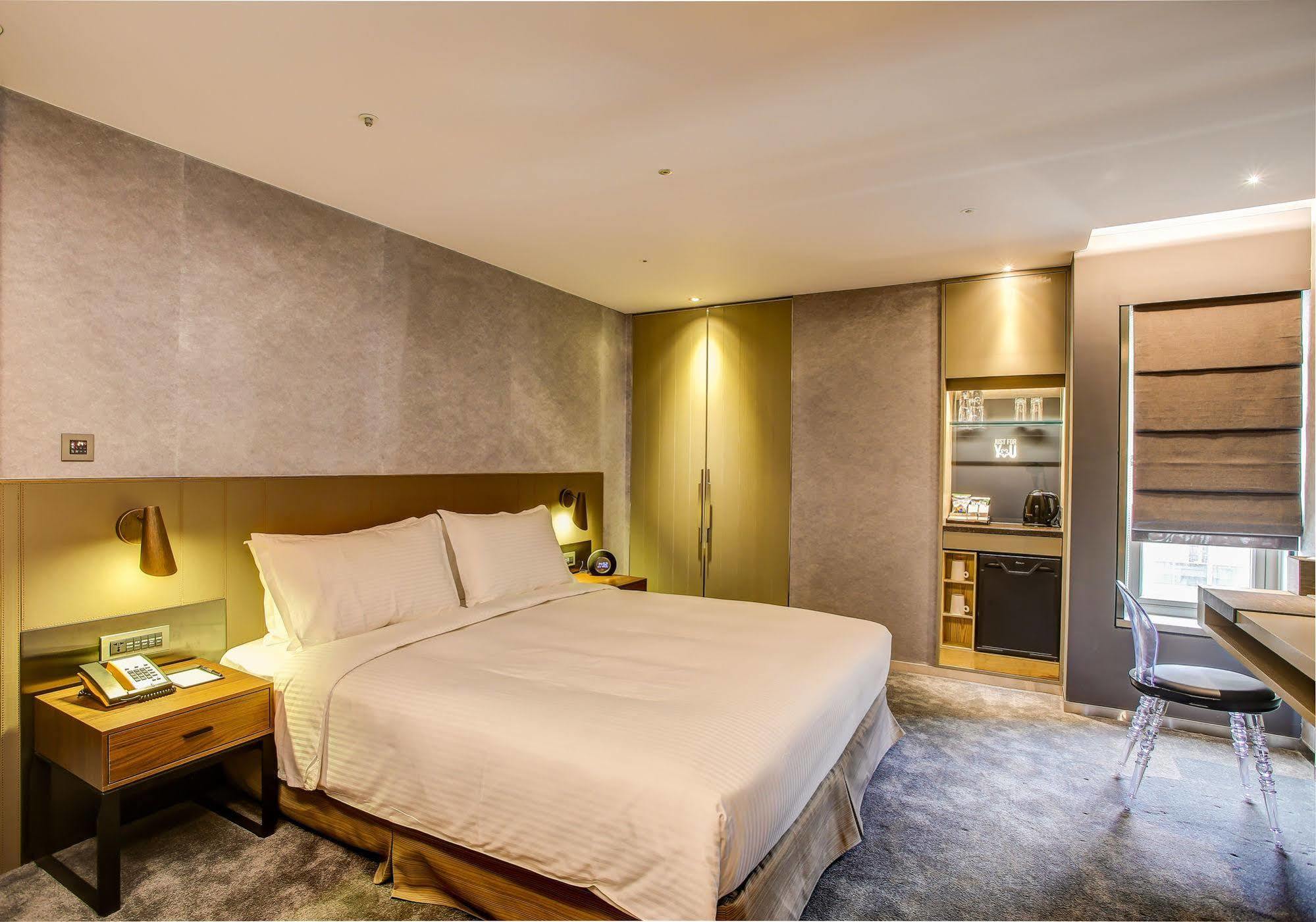 Check Nanjing Hotel