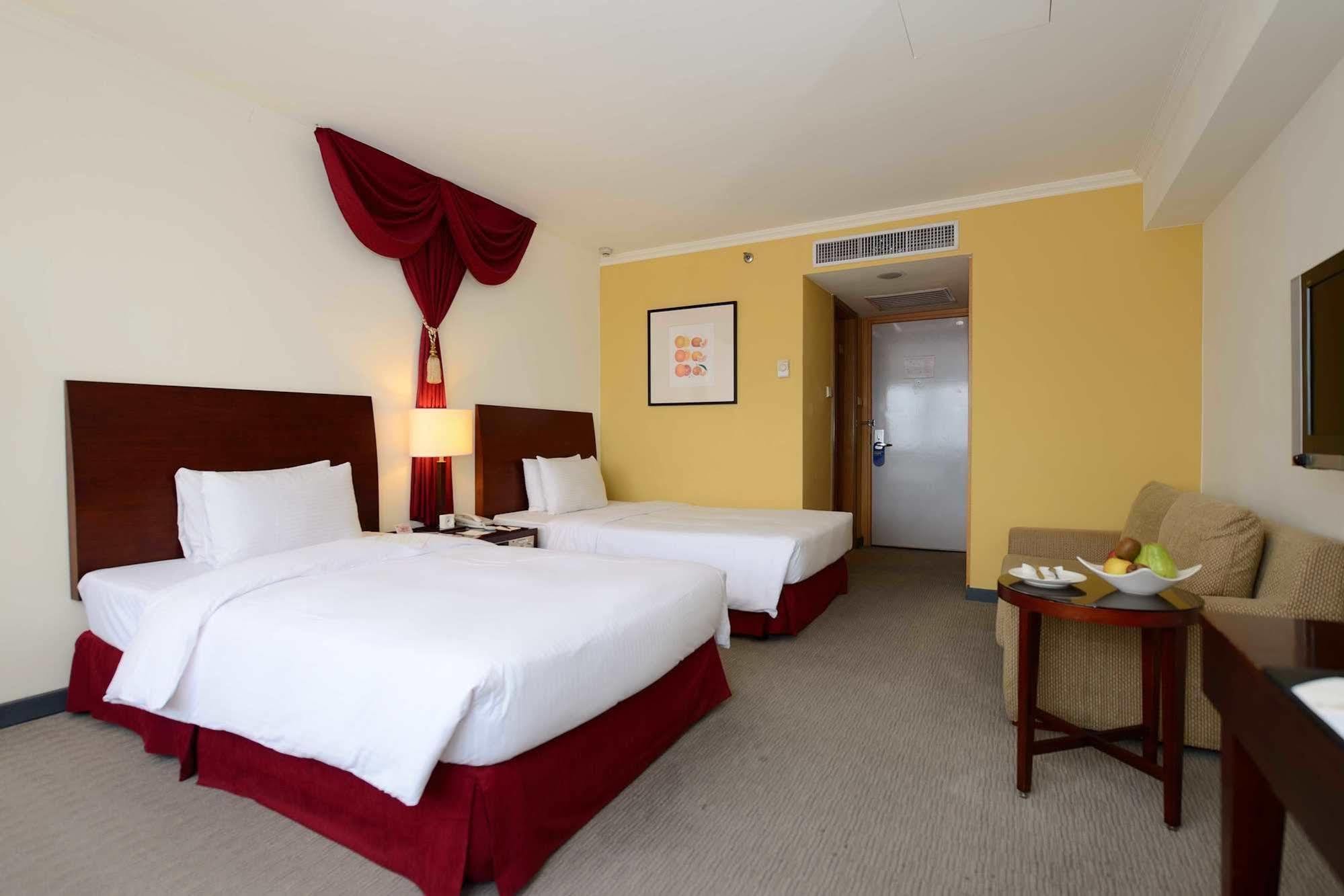 Caesar Park Hotel 4*
