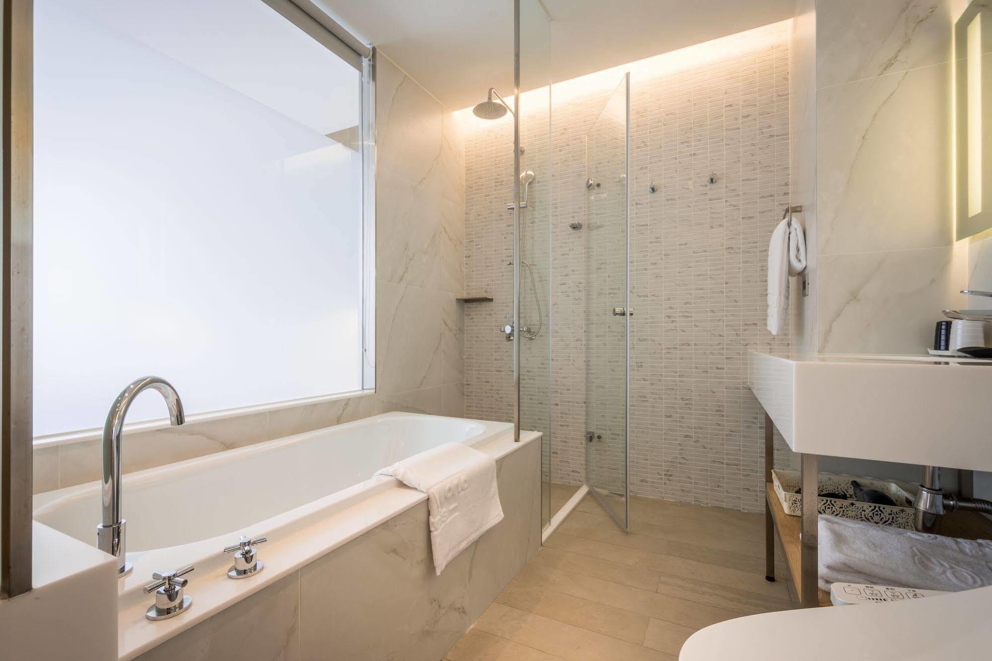 Hotel World Nangang 4*