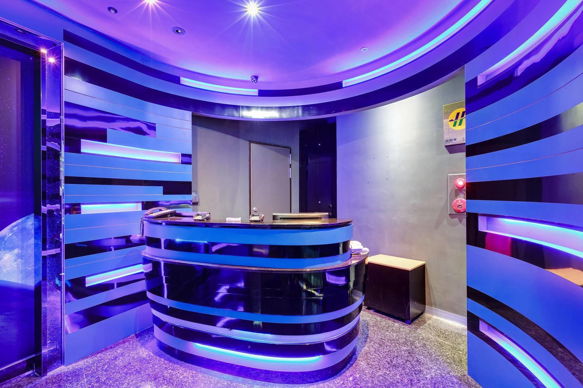 Space Xinyi Hostel *