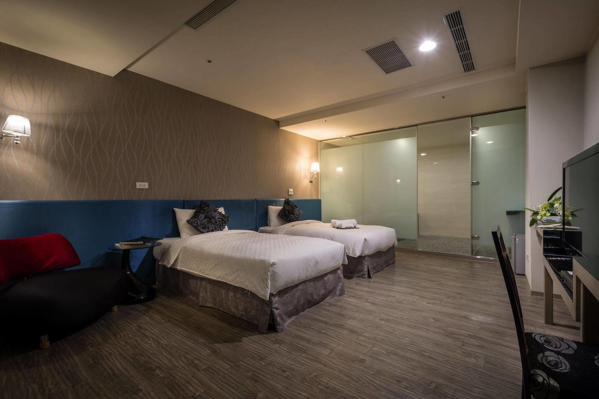 Sparkle Bridge Hotel 3*