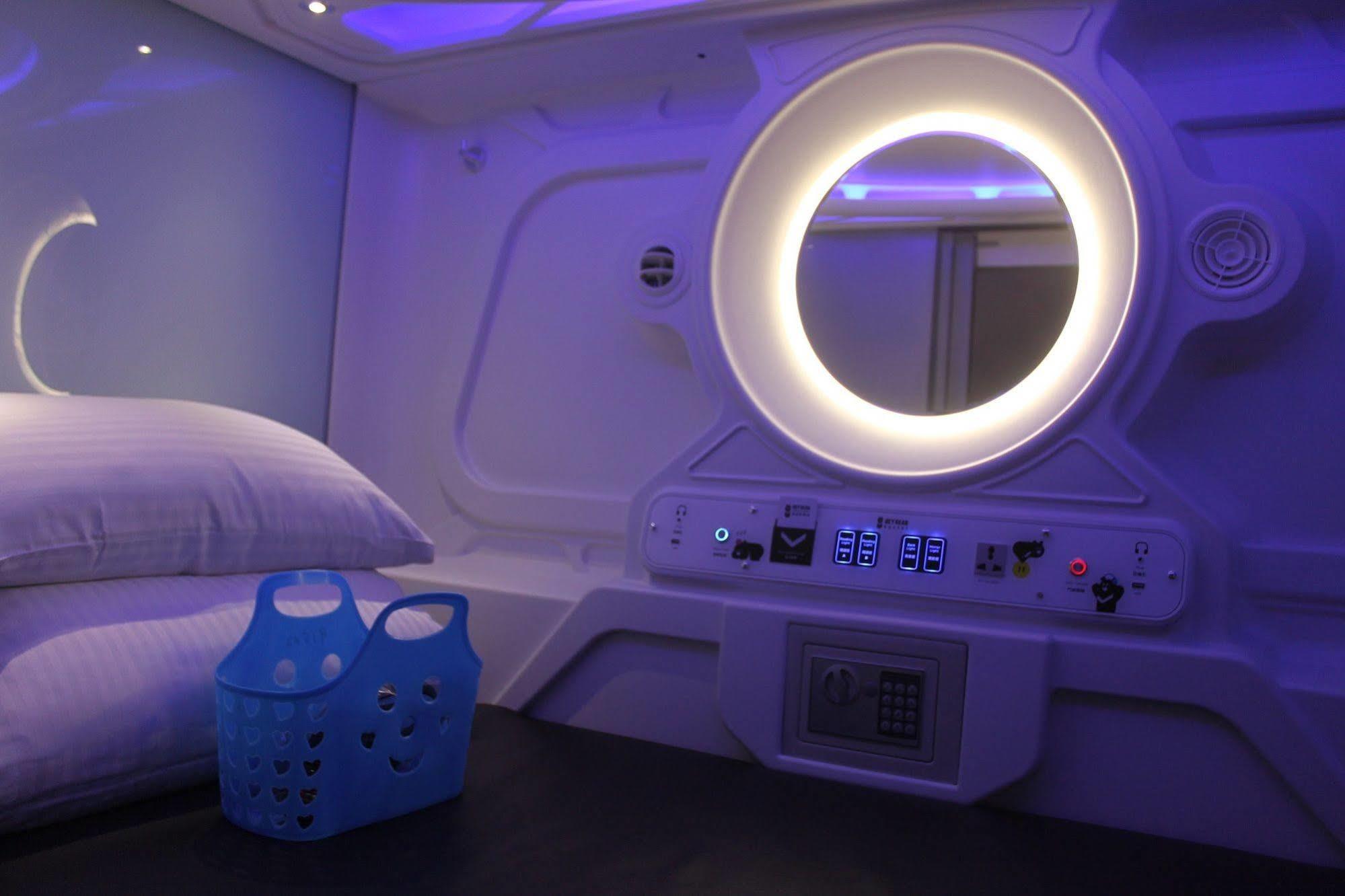 Capsule hotel Hey Bear Capsule Taipei