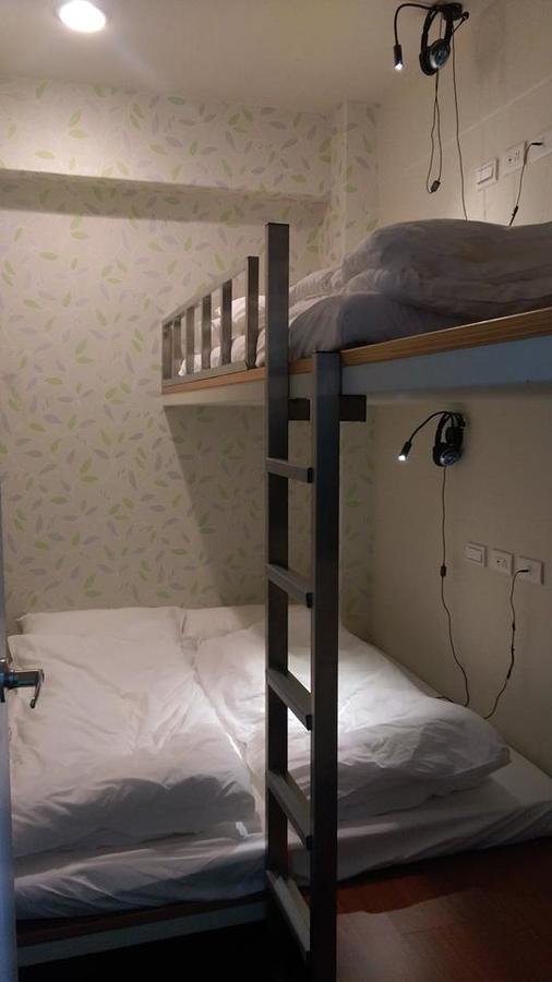 D.giraffe Your Space Capsule hotel