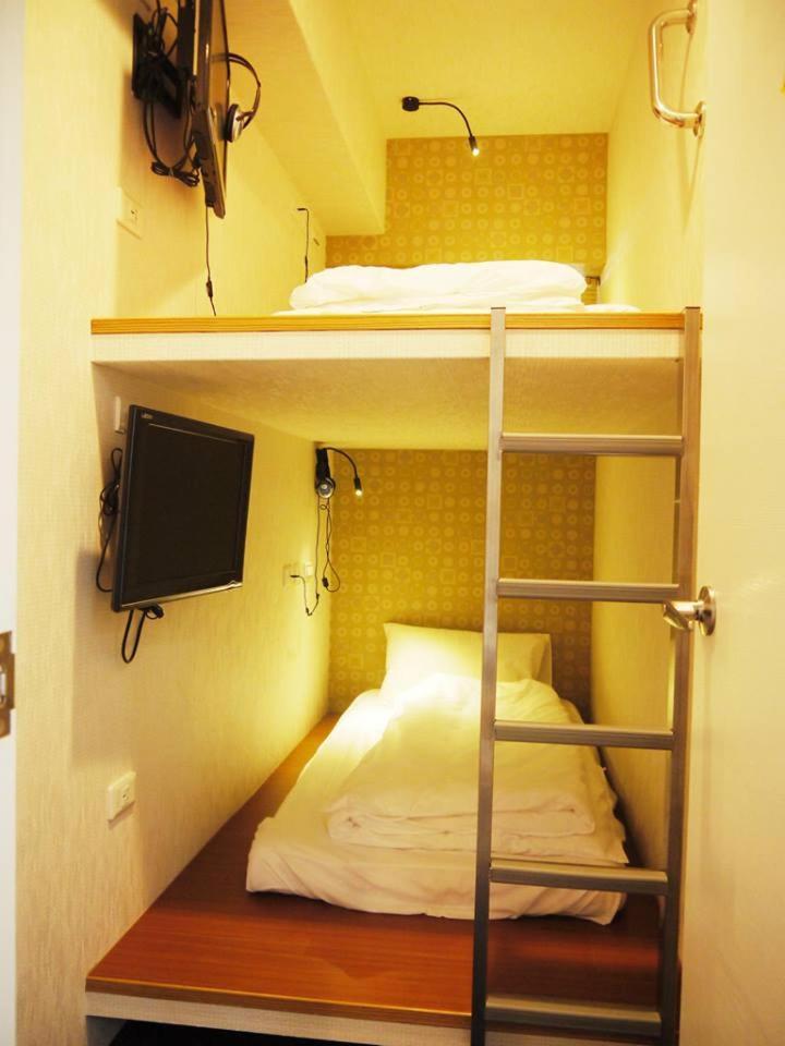 D.giraffe Your Space Capsule hotel