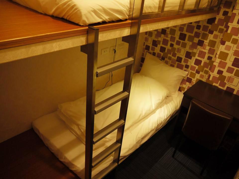 D.giraffe Your Space Capsule hotel *
