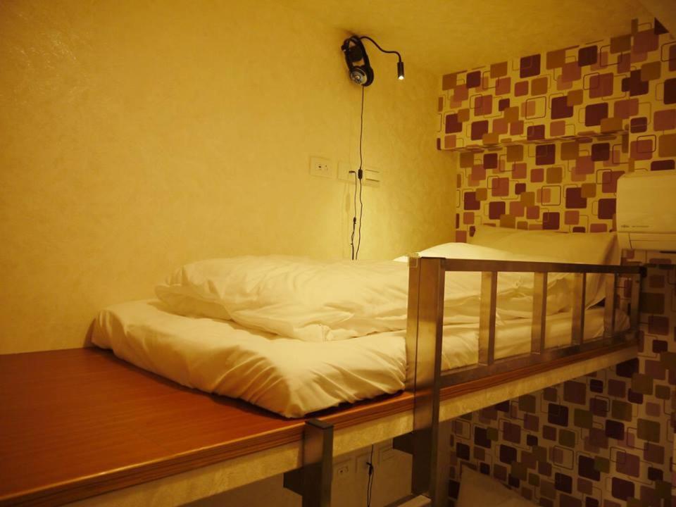 D.giraffe Your Space Capsule hotel