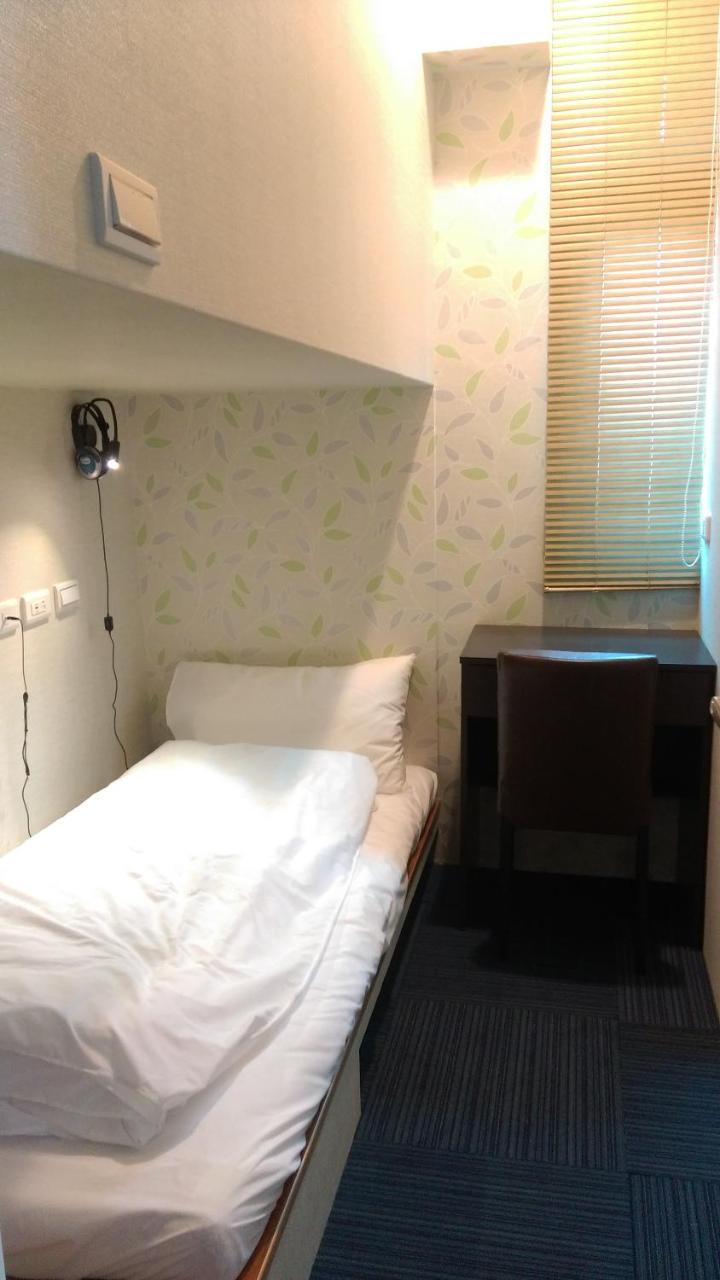 D.giraffe Your Space Capsule hotel Taipei