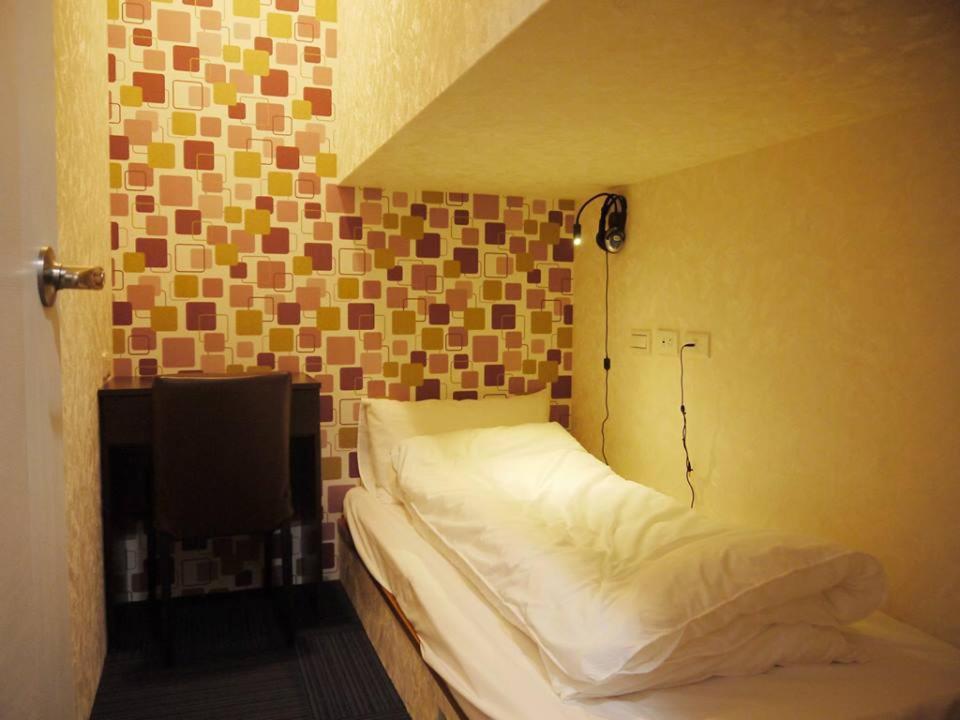 D.giraffe Your Space Capsule hotel *