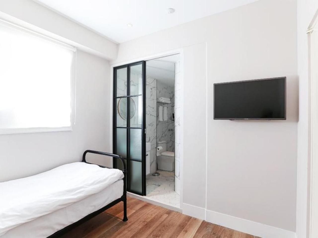 C.c. House Cozy & Chic