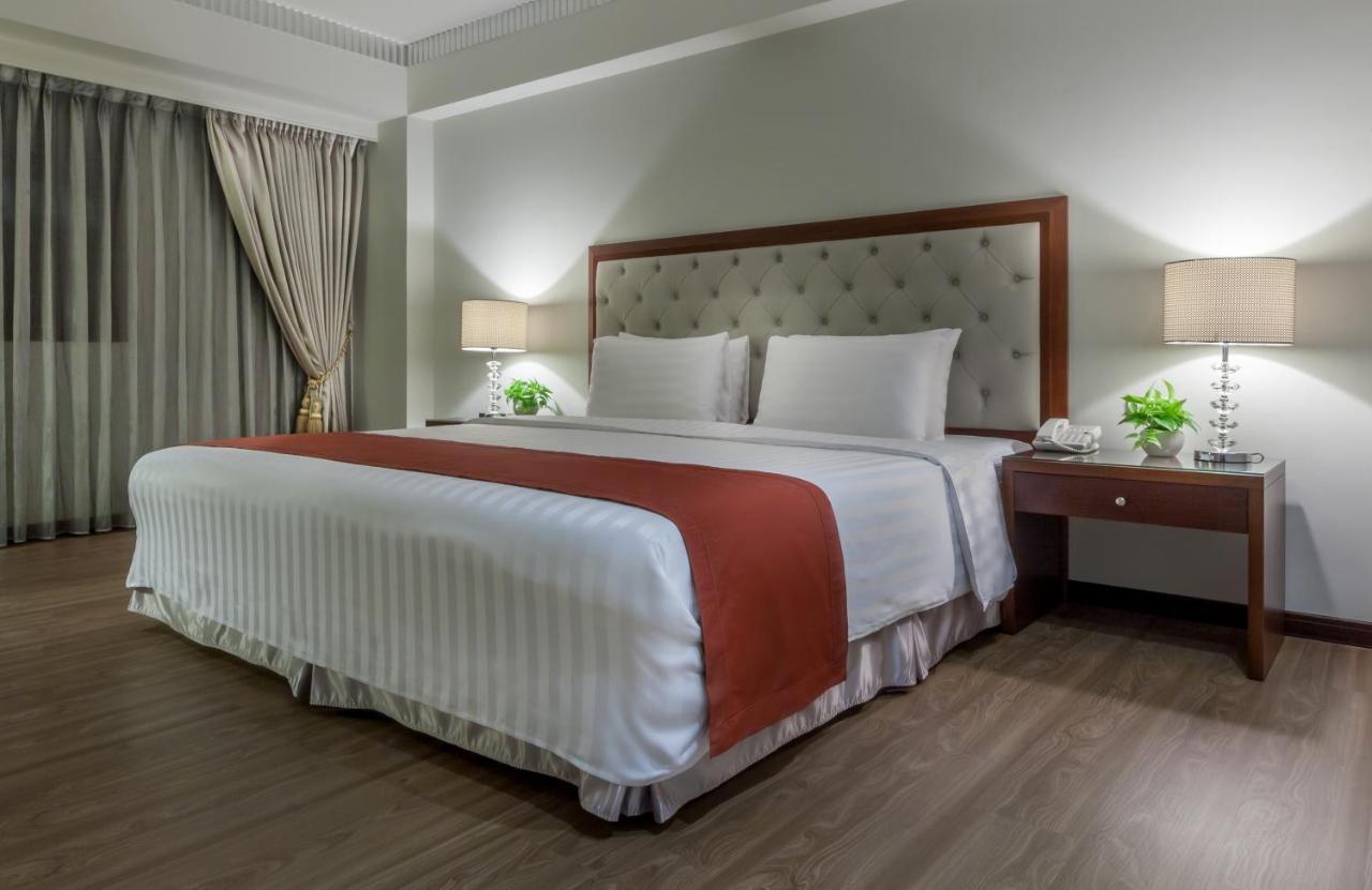 Check Neihu Hotel