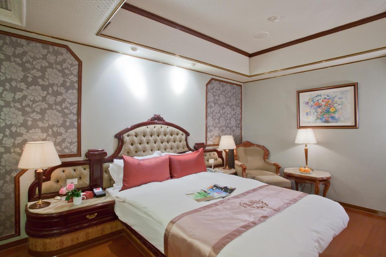 Hotel Charming Songshan 3*