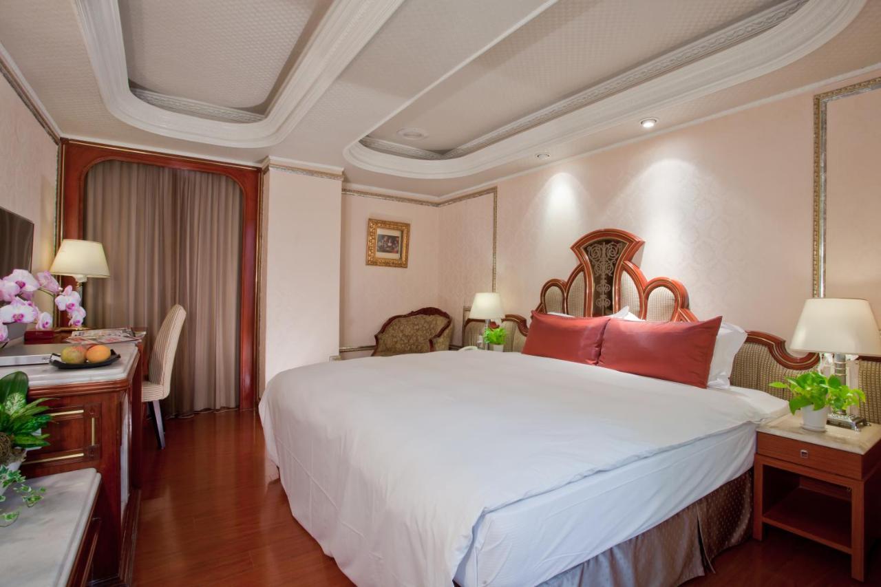 Hotel Happiness