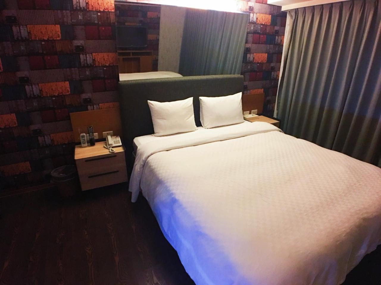 Love Hotel *