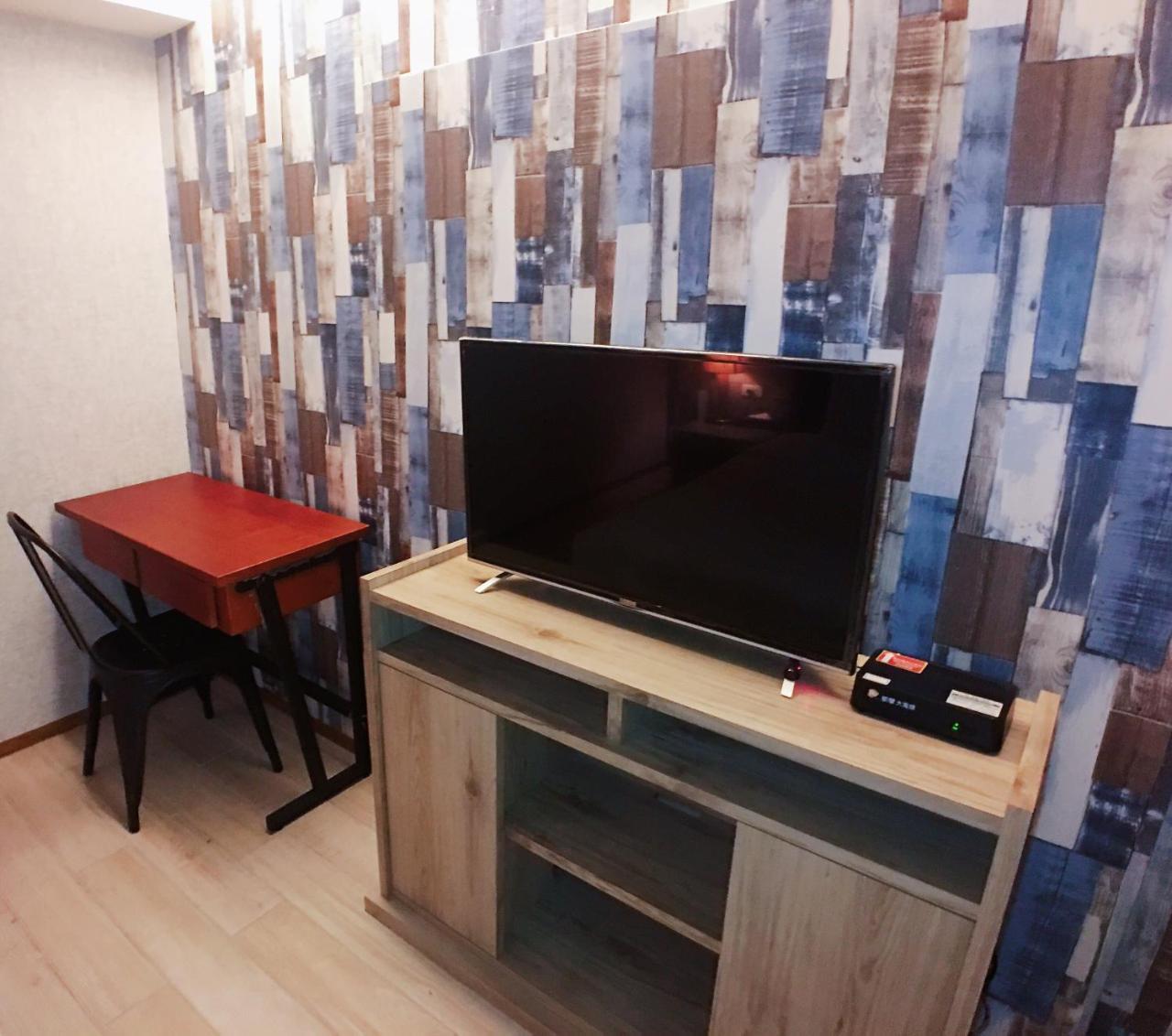 Love Hotel *