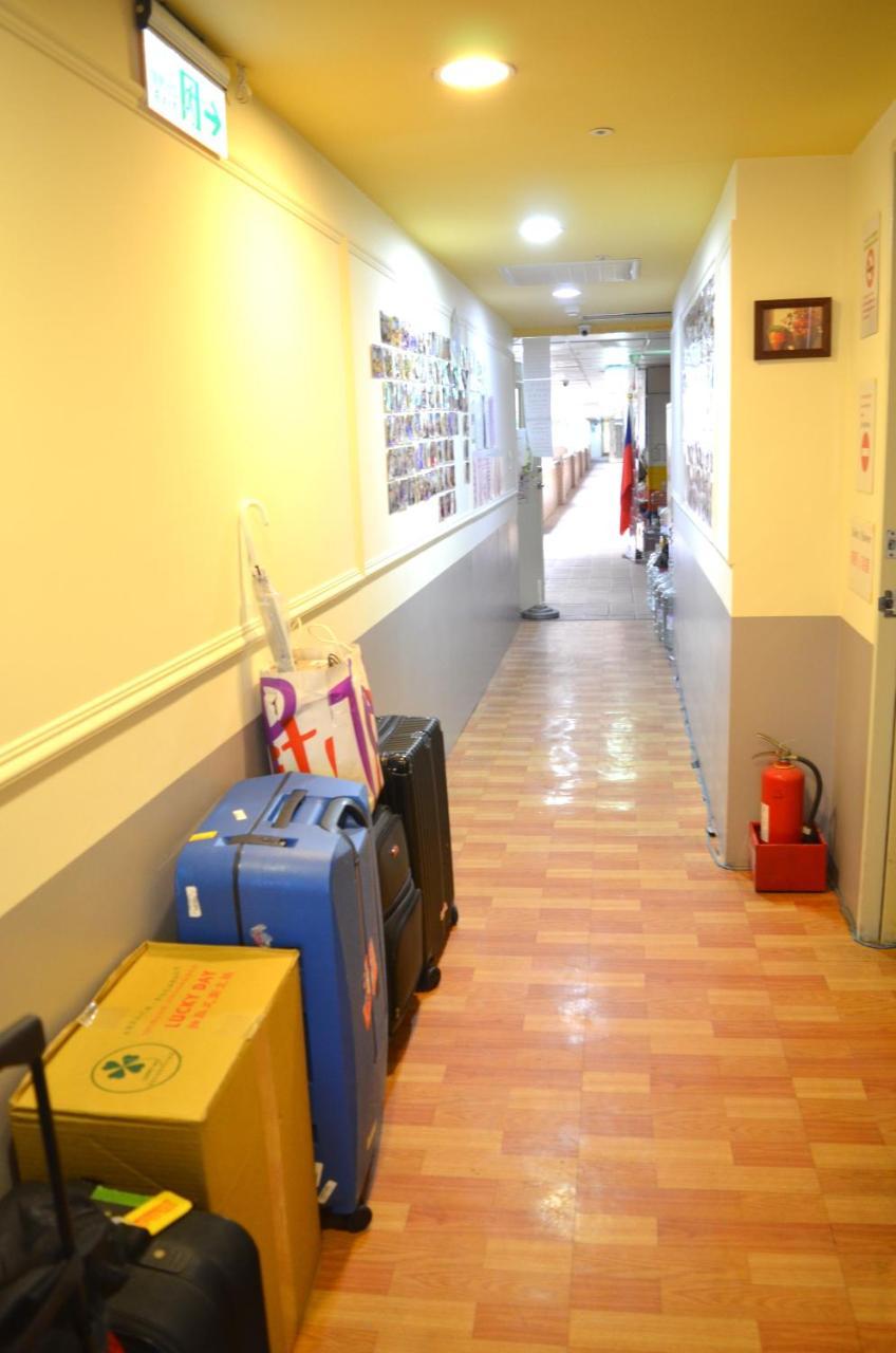 Holo Hostel *