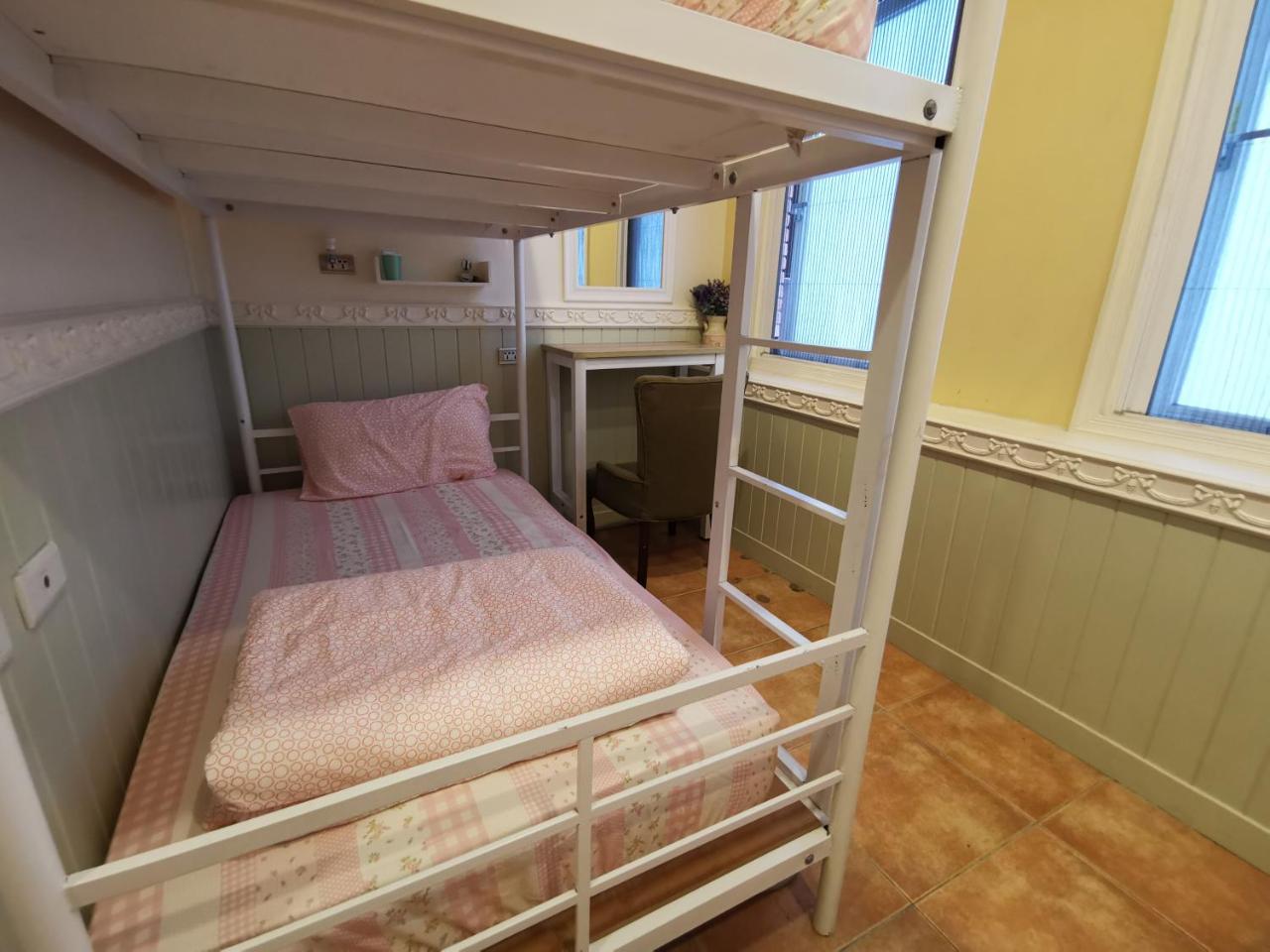 Hostel 橙舍一館 Tw I