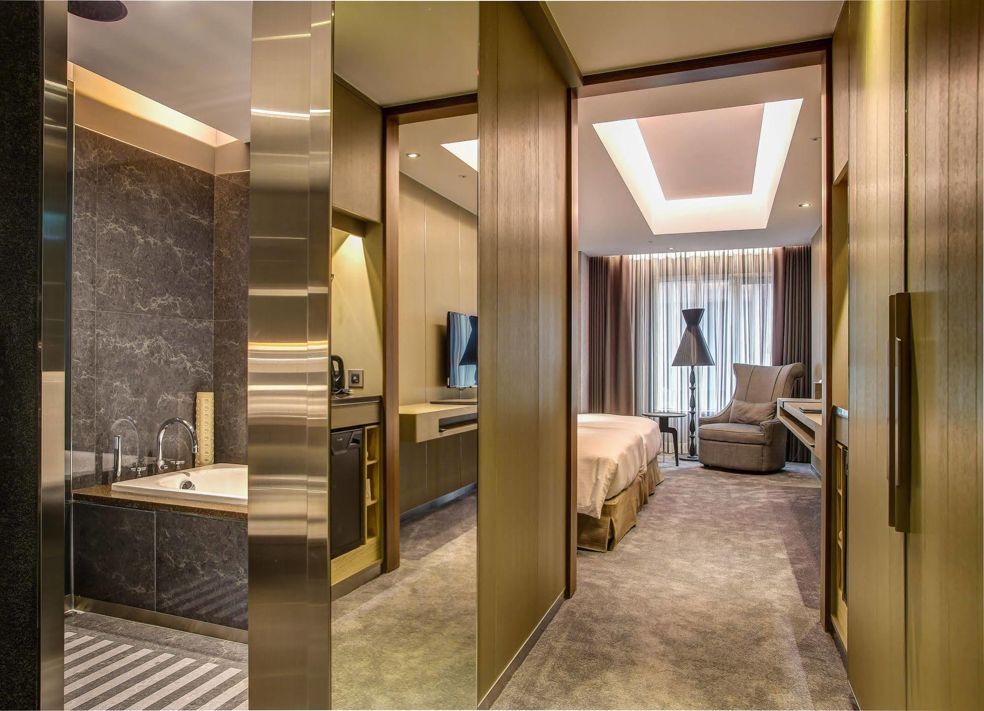 Check Nanjing Hotel 4*