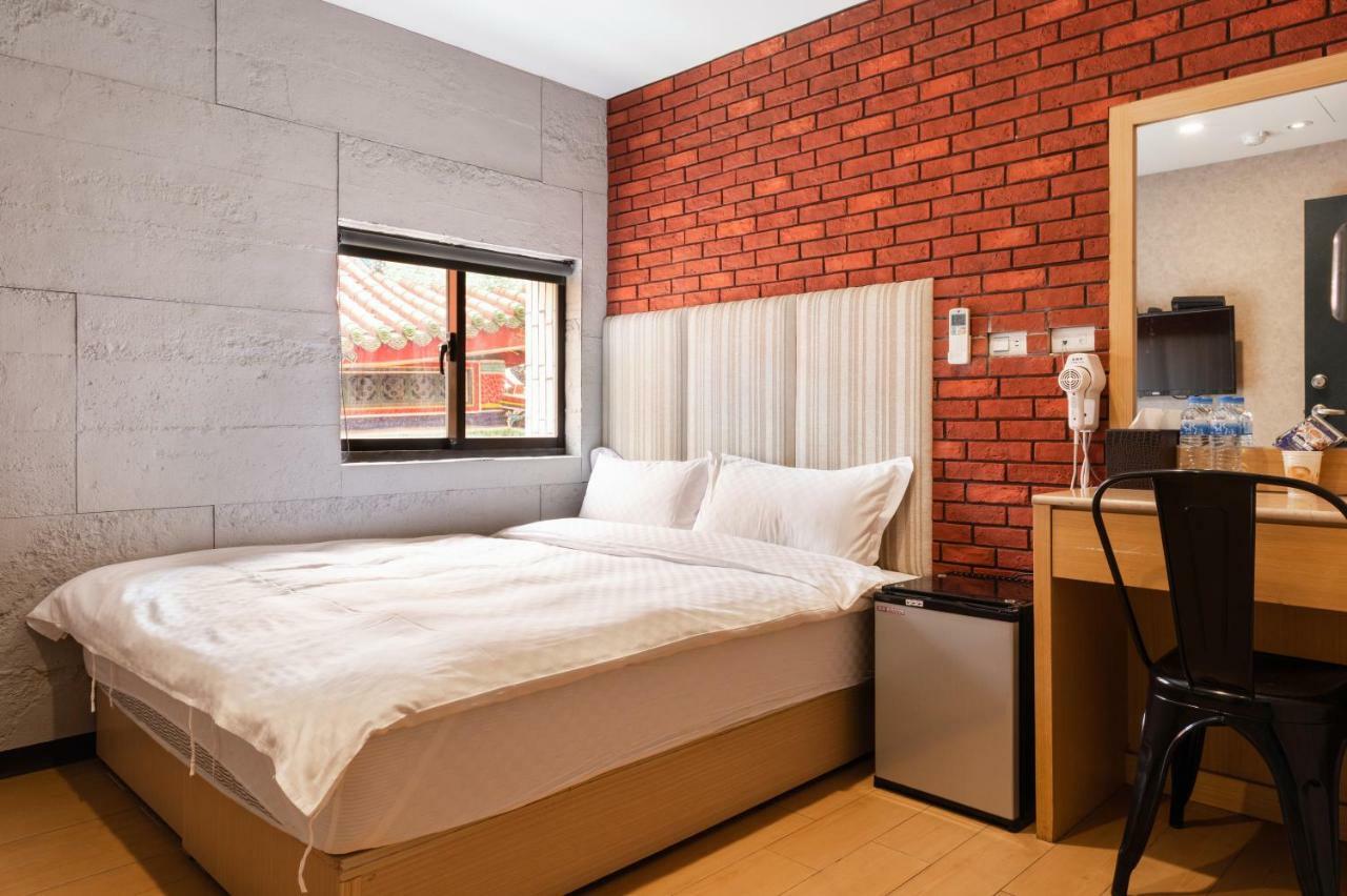 Longshan Inn 2*