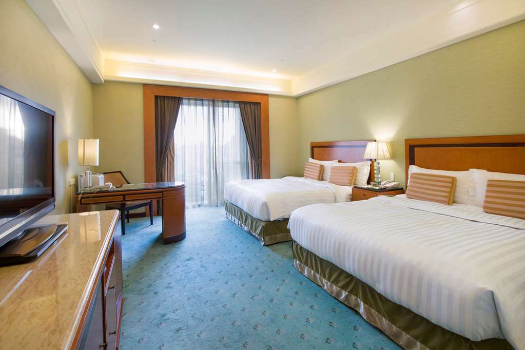 Capital Hotel 4*