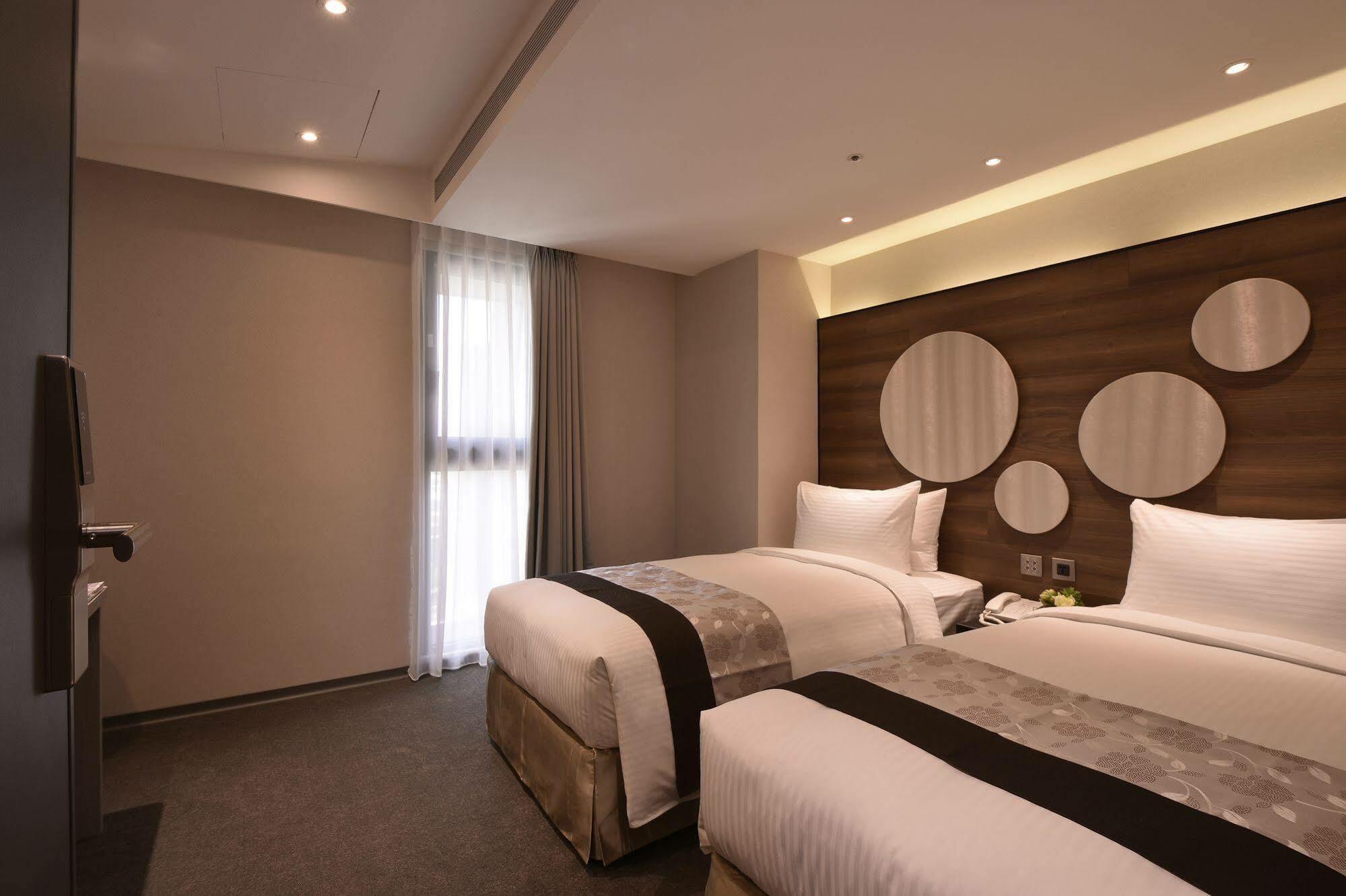 World Songshan Hotel 4*