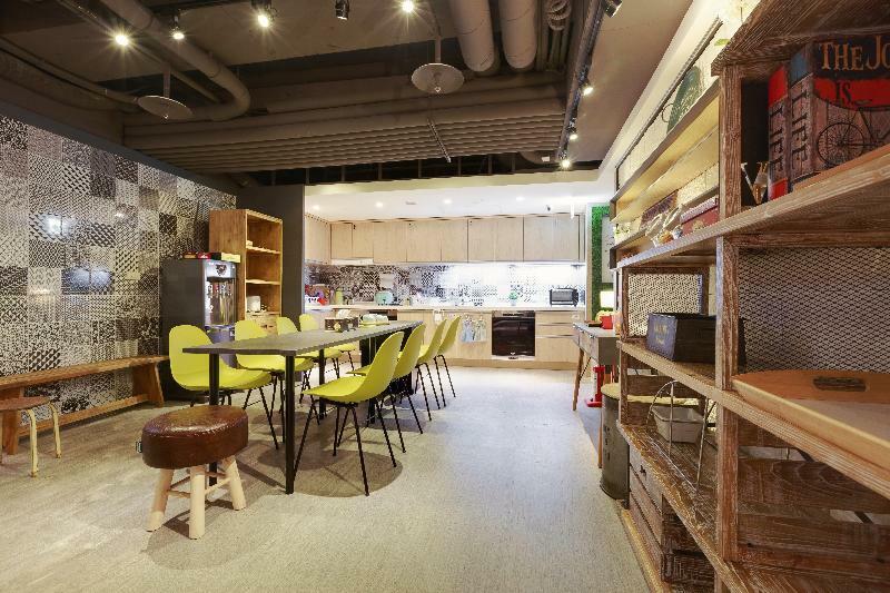 Taiwan Youth & Capsule Hostel *